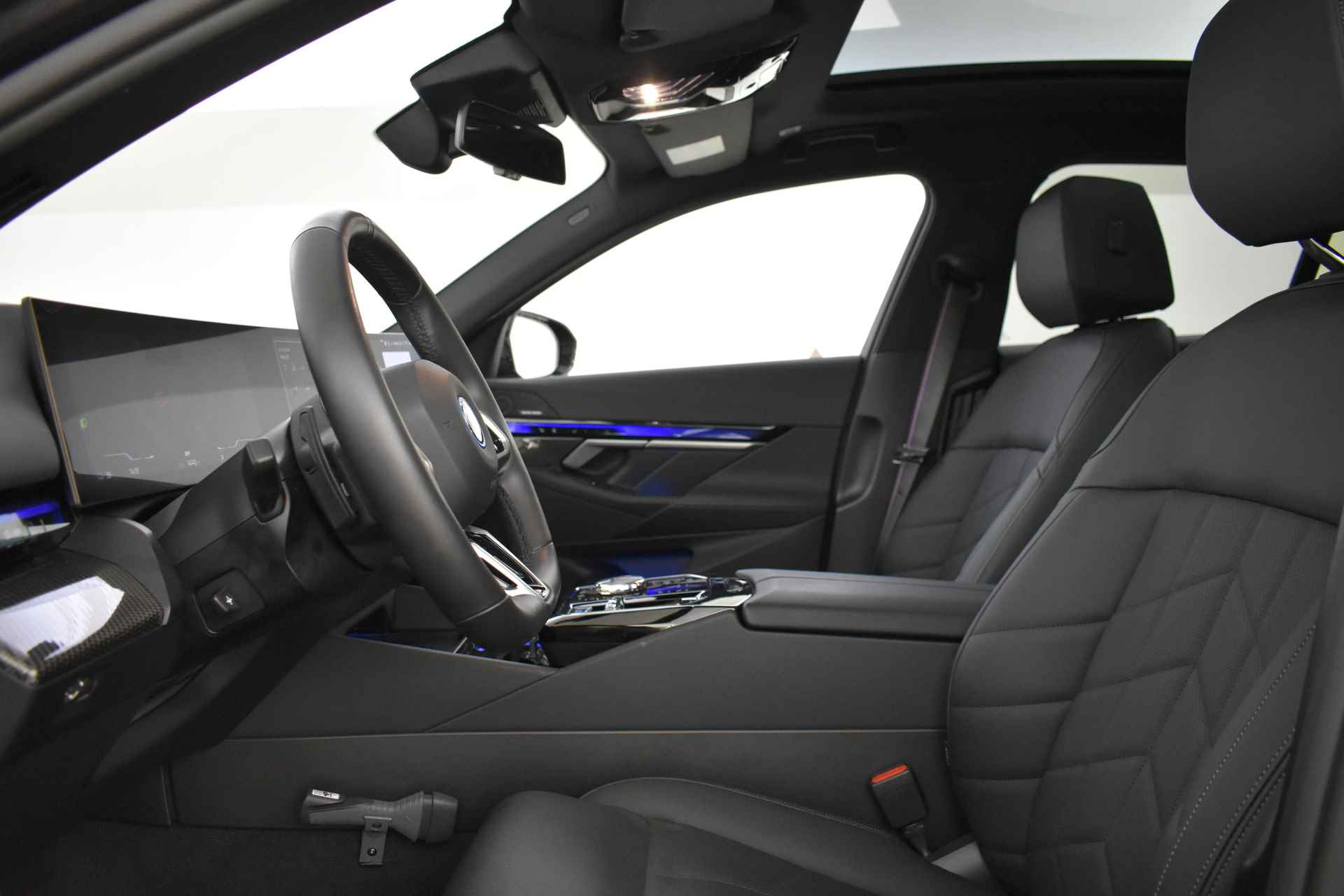 BMW i5 eDrive40 M Sport 84 kWh / Panoramadak / Trekhaak / Parking Assistant Professional / Stoelventilatie / Adaptieve LED / Driving Assistant Professional - 6/73