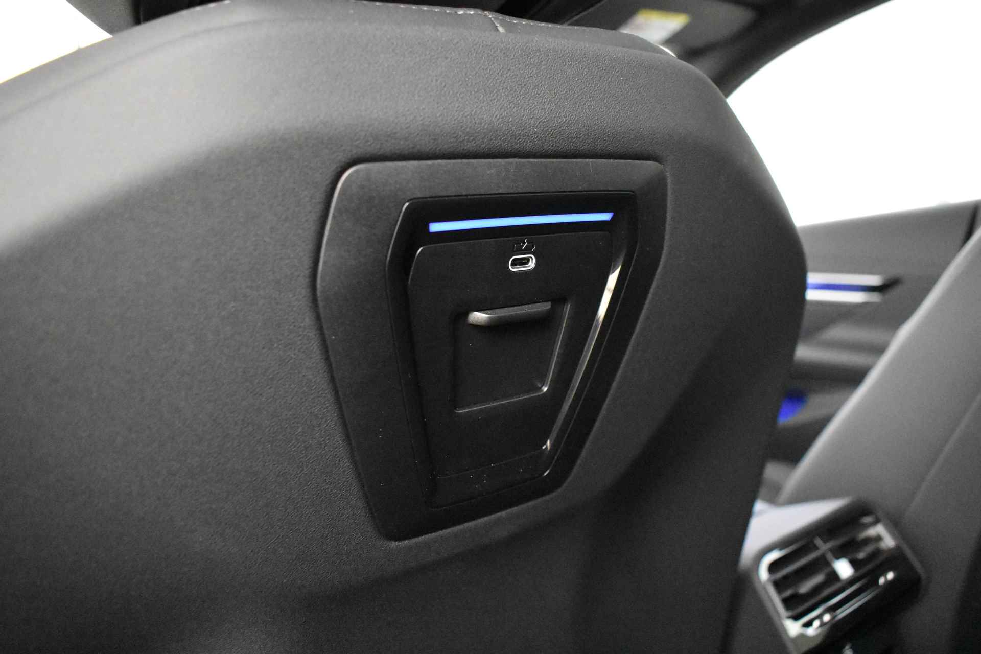 BMW i5 eDrive40 M Sport 84 kWh / Panoramadak / Trekhaak / Parking Assistant Professional / Stoelventilatie / Adaptieve LED / Driving Assistant Professional - 17/73