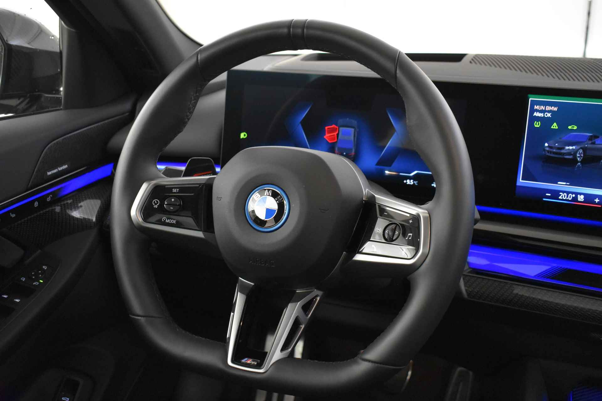 BMW i5 eDrive40 M Sport 84 kWh / Panoramadak / Trekhaak / Parking Assistant Professional / Stoelventilatie / Adaptieve LED / Driving Assistant Professional - 21/73