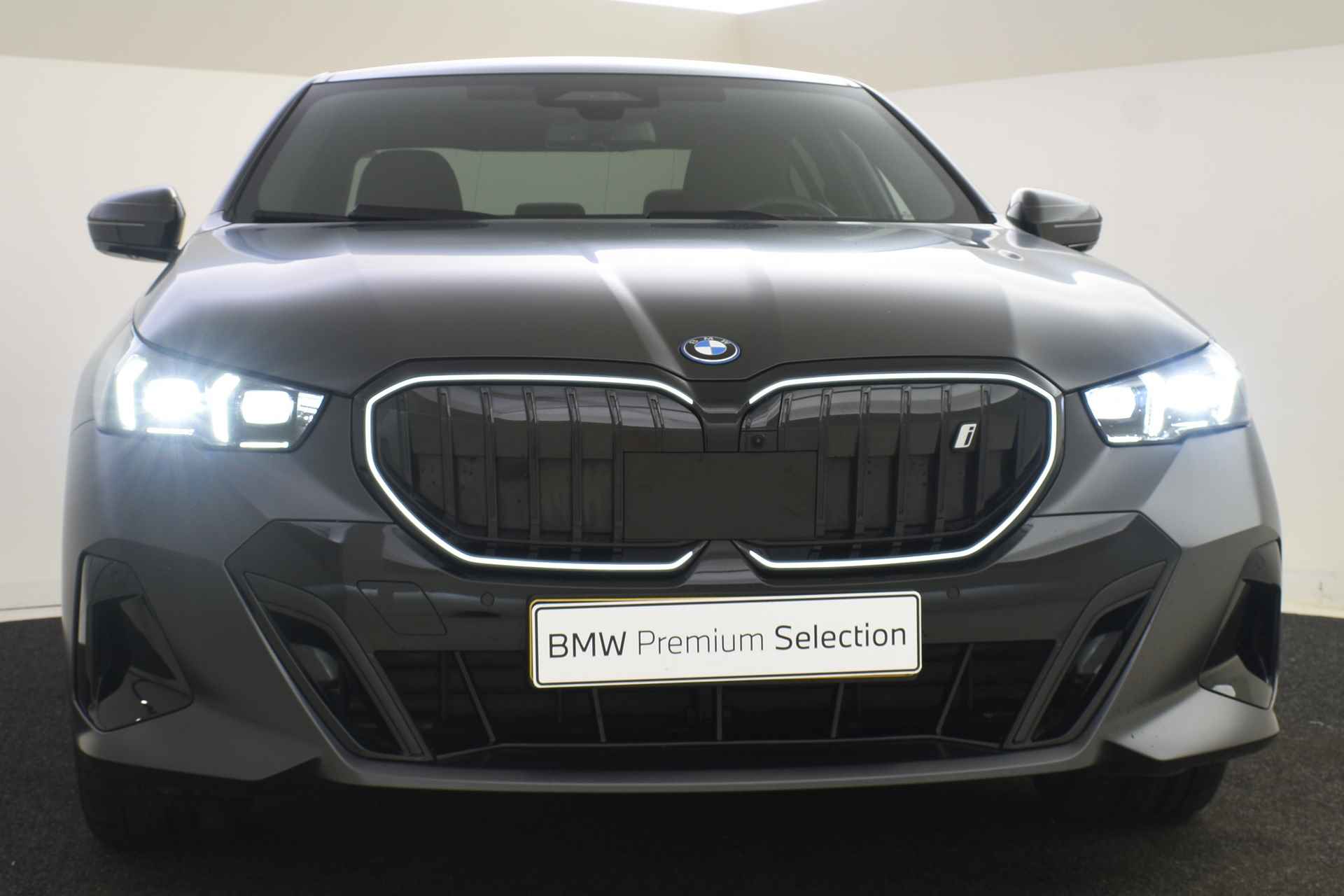 BMW i5 eDrive40 M Sport 84 kWh / Panoramadak / Trekhaak / Parking Assistant Professional / Stoelventilatie / Adaptieve LED / Driving Assistant Professional - 22/73