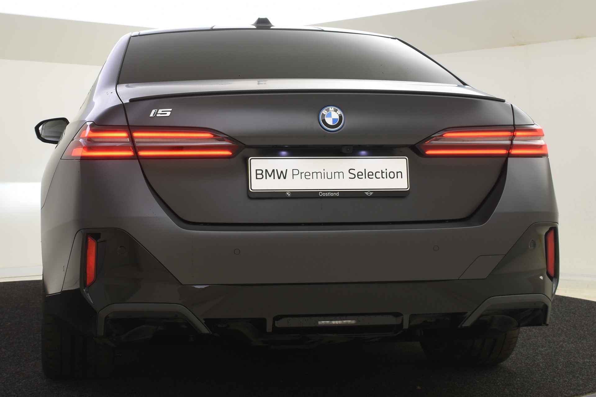 BMW i5 eDrive40 M Sport 84 kWh / Panoramadak / Trekhaak / Parking Assistant Professional / Stoelventilatie / Adaptieve LED / Driving Assistant Professional - 24/73