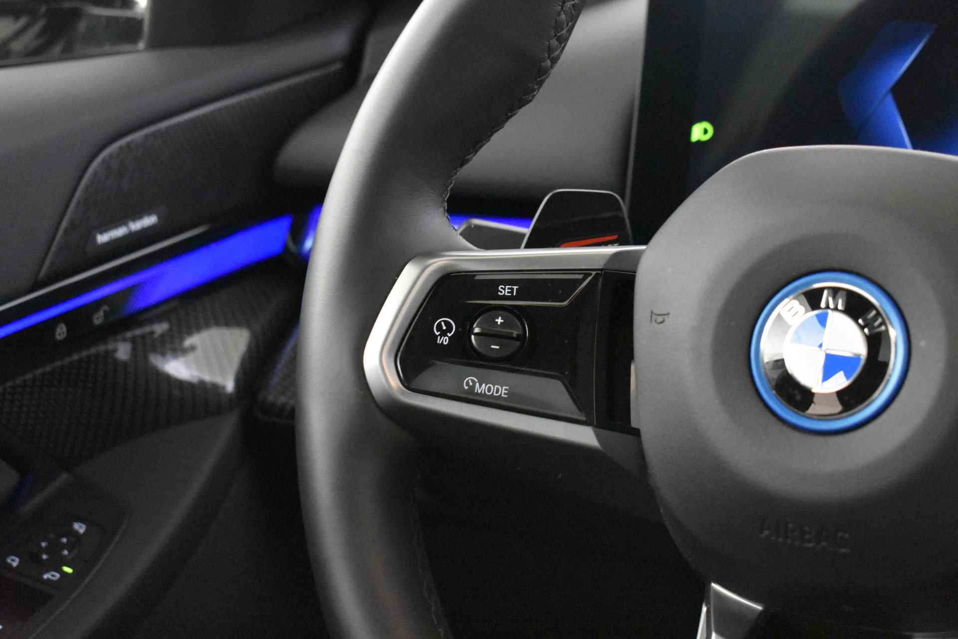 BMW i5 eDrive40 M Sport 84 kWh / Panoramadak / Trekhaak / Parking Assistant Professional / Stoelventilatie / Adaptieve LED / Driving Assistant Professional - 25/73