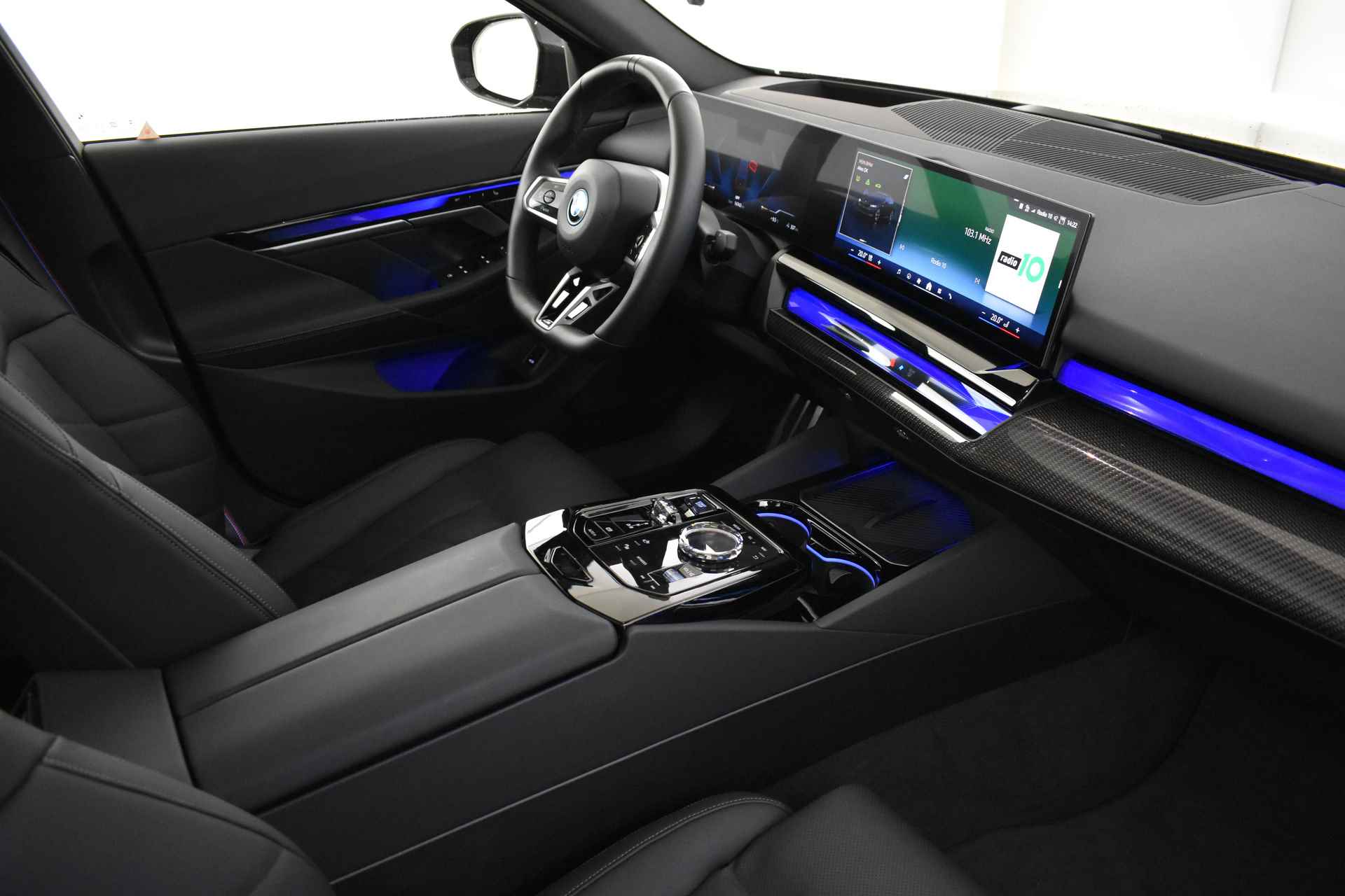 BMW i5 eDrive40 M Sport 84 kWh / Panoramadak / Trekhaak / Parking Assistant Professional / Stoelventilatie / Adaptieve LED / Driving Assistant Professional - 31/73