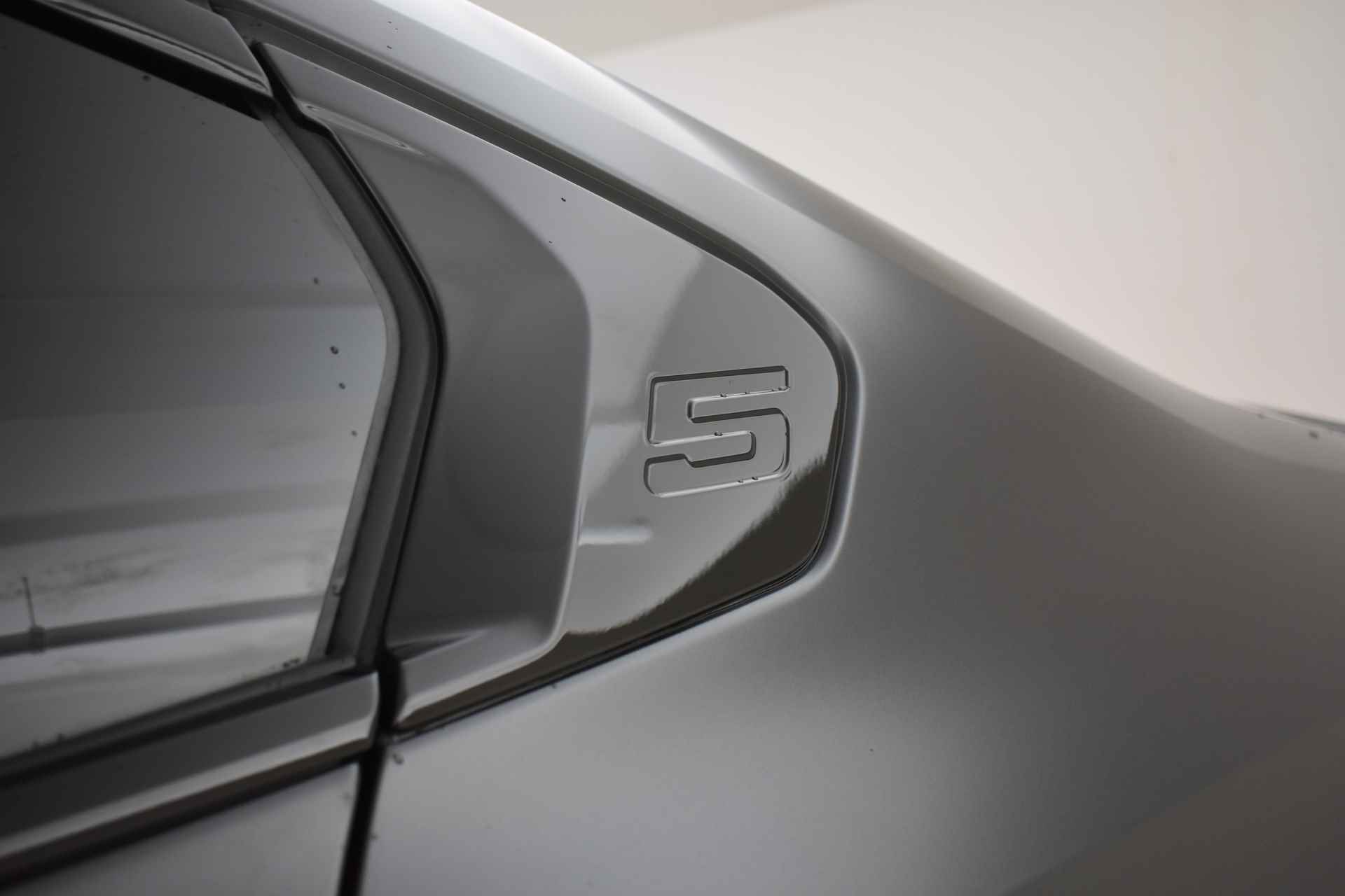 BMW i5 eDrive40 M Sport 84 kWh / Panoramadak / Trekhaak / Parking Assistant Professional / Stoelventilatie / Adaptieve LED / Driving Assistant Professional - 41/73