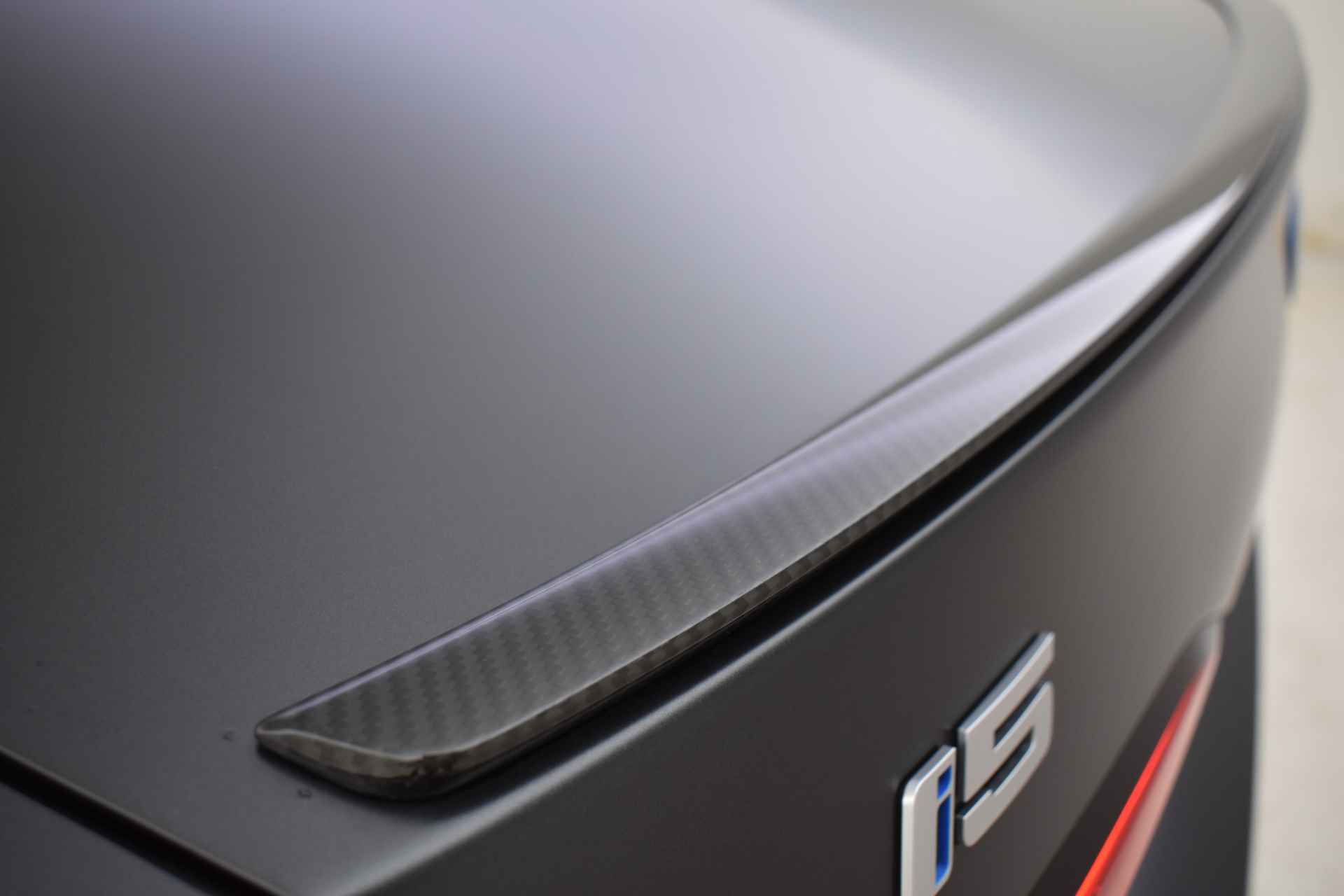 BMW i5 eDrive40 M Sport 84 kWh / Panoramadak / Trekhaak / Parking Assistant Professional / Stoelventilatie / Adaptieve LED / Driving Assistant Professional - 43/73