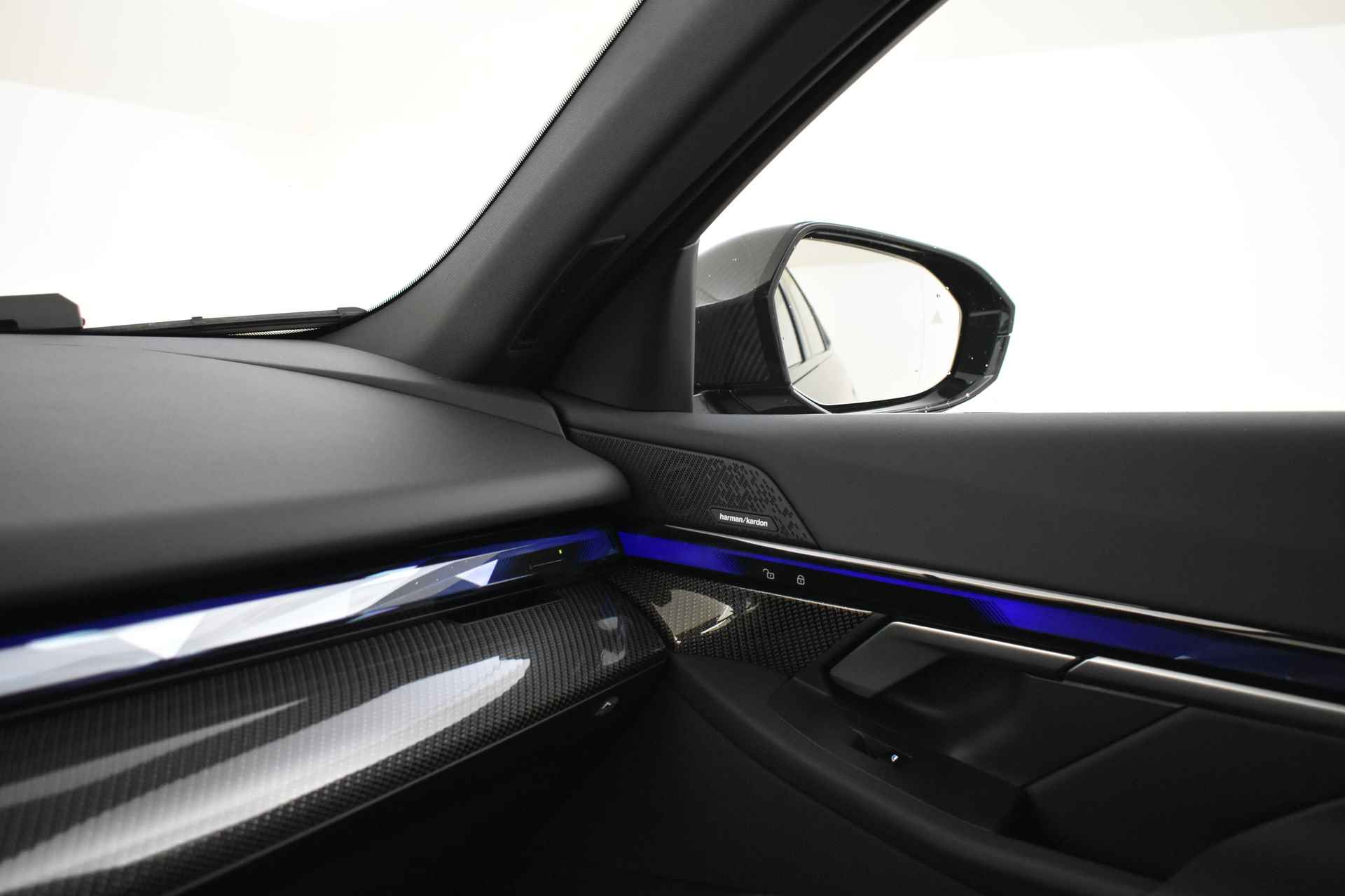 BMW i5 eDrive40 M Sport 84 kWh / Panoramadak / Trekhaak / Parking Assistant Professional / Stoelventilatie / Adaptieve LED / Driving Assistant Professional - 71/73