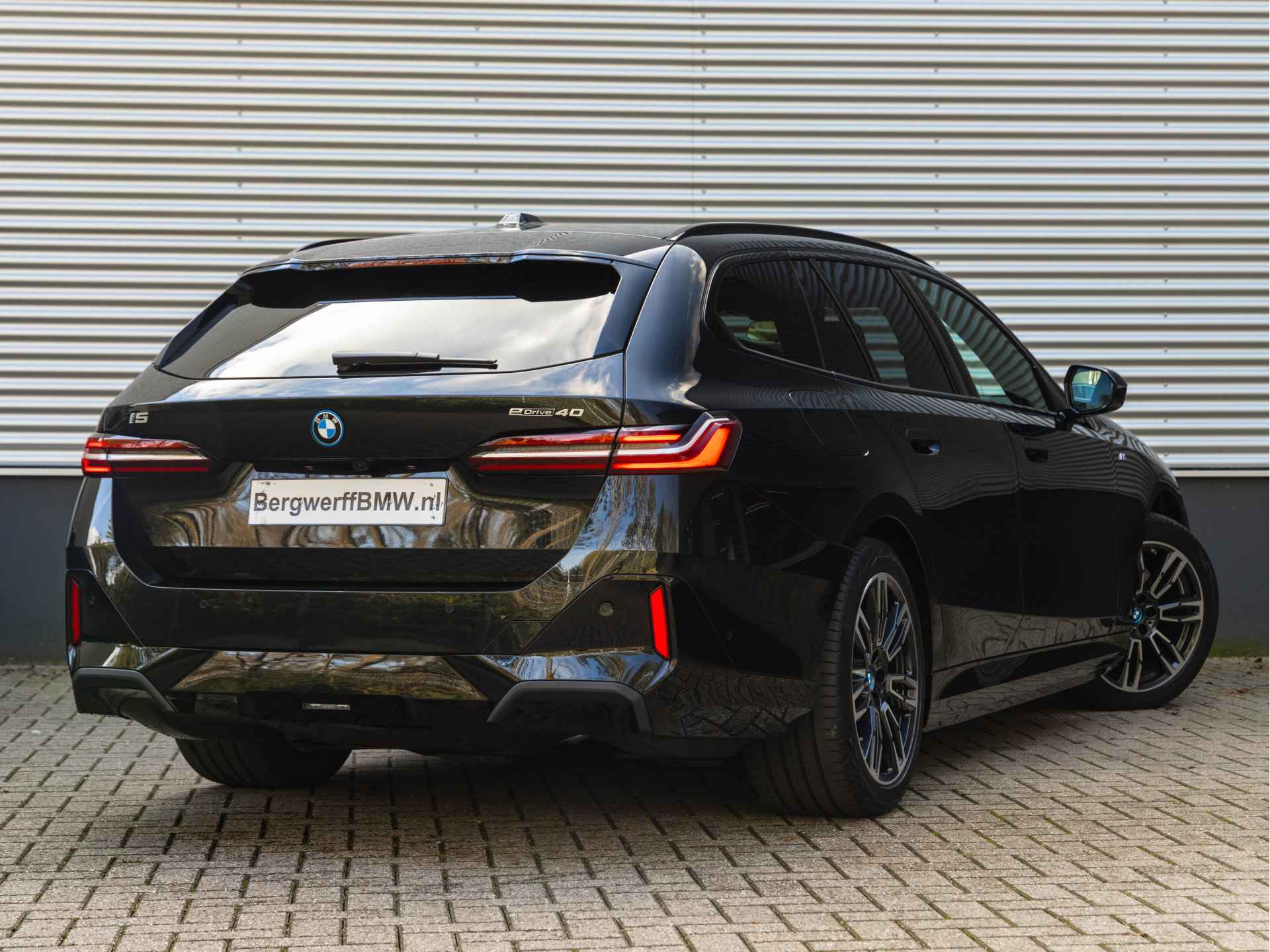 BMW i5 Touring eDrive40 M-Sport - Trekhaak - Driving Ass Prof - Harman-Kardon - Stoelventilatie - 3/46