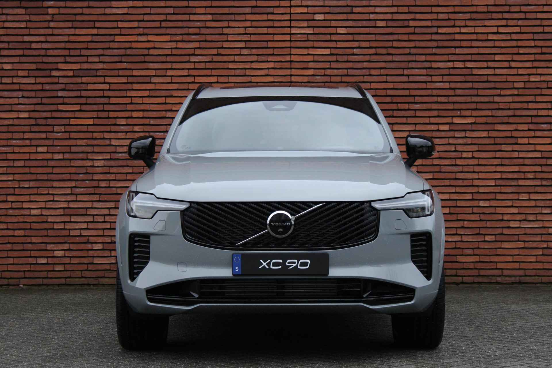 Volvo XC90 T8 Plug-in hybrid AWD Ultra Dark | Actieve luchtvering | Bowers&Wilkins Audiosysteem | 22'' lichtmetalen velgen | Gelamineerde zijruiten rondom | Extra getint glas achter |  Elektrisch glazen panorama-dak | 360 graden camera | Head-up display - 16/20