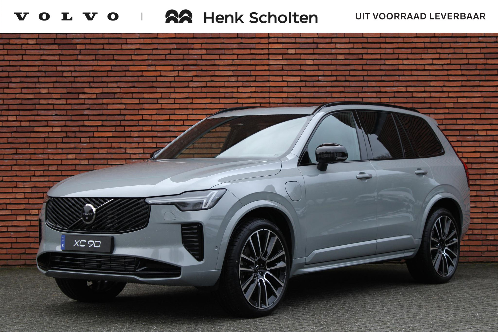 Volvo XC90 T8 Plug-in hybrid AWD Ultra Dark | Actieve luchtvering | Bowers&Wilkins Audiosysteem | 22'' lichtmetalen velgen | Gelamineerde zijruiten rondom | Extra getint glas achter |  Elektrisch glazen panorama-dak | 360 graden camera | Head-up display