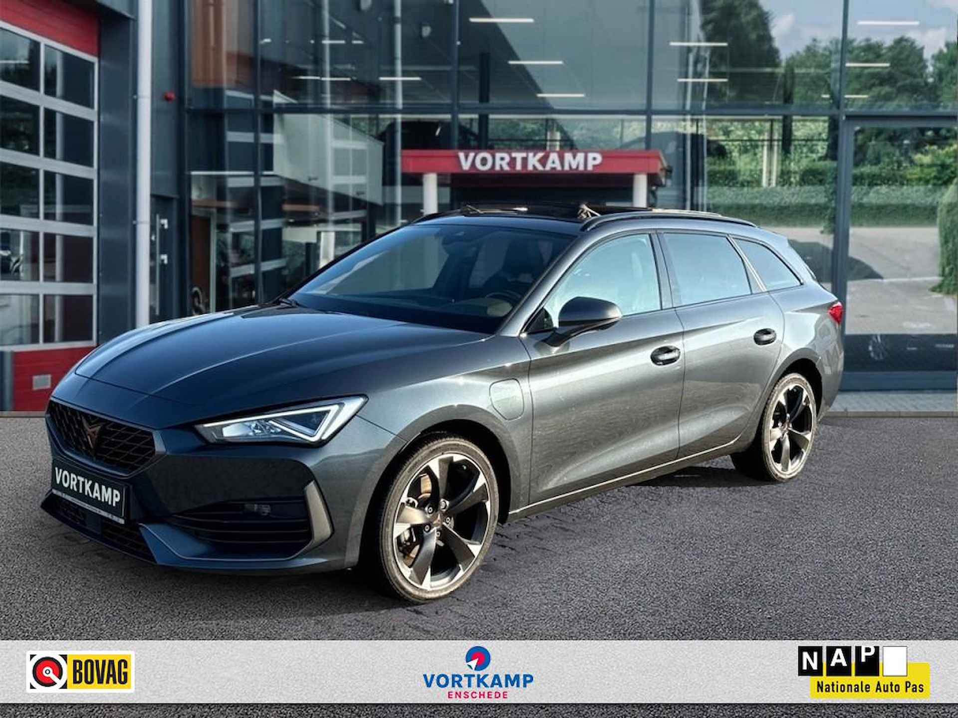 CUPRA Leon Sportstourer 1.4 TSI DSG E-HYBRID PANO-DAK/MEMORY/NAVI/ACC/STOELVERW - 1/24