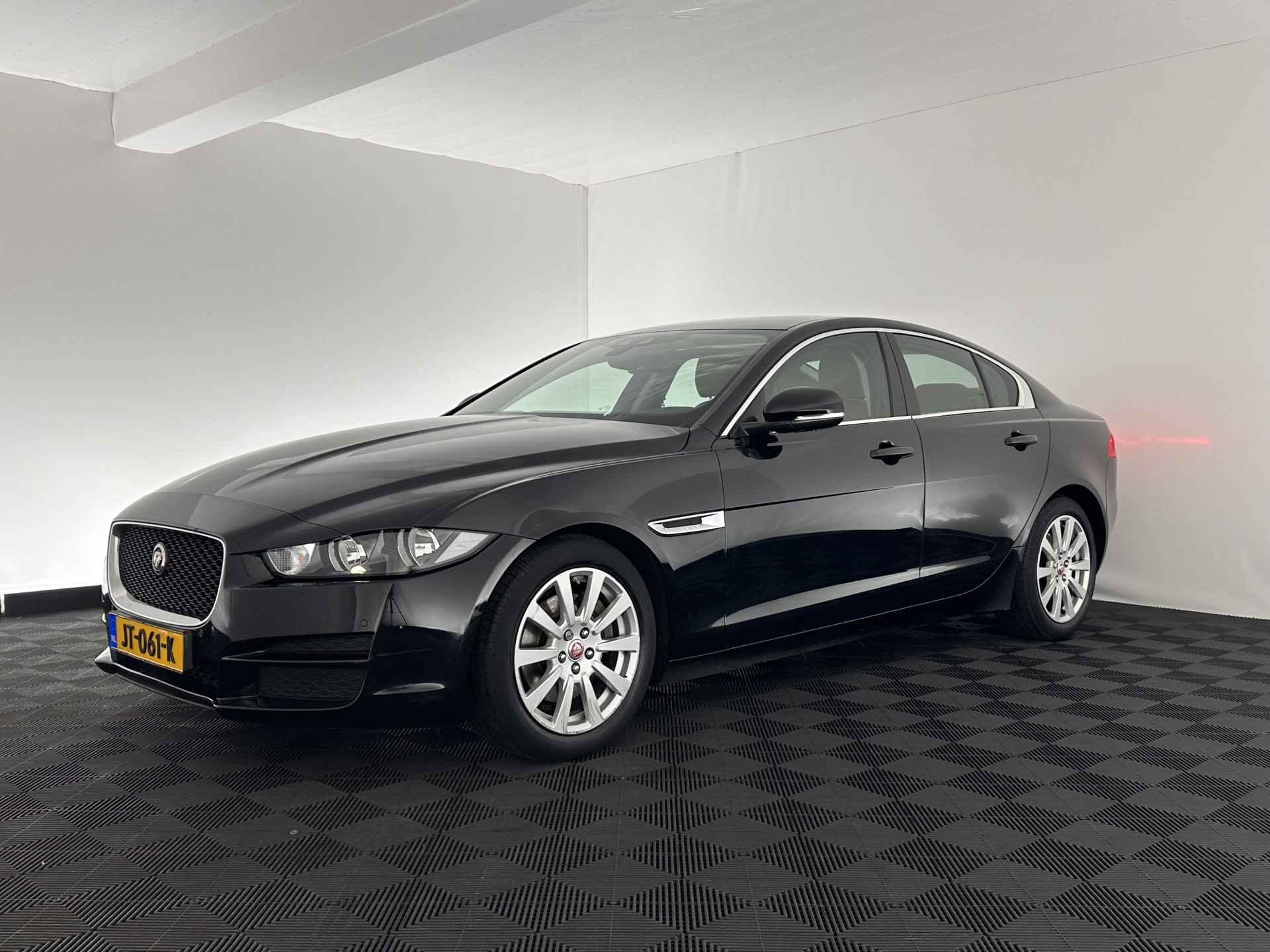 Jaguar XE 2.0 D Pure In-Control-Pack Aut. *FULL-LEATHER | NAVI-FULLMAP | COMFORT-SEATS | CAMERA | ECC | SHIFT-PADDLES | LANE-ASSIST | PDC | HEATED-SEATS | CRUISE | 17''ALU* - 3/33