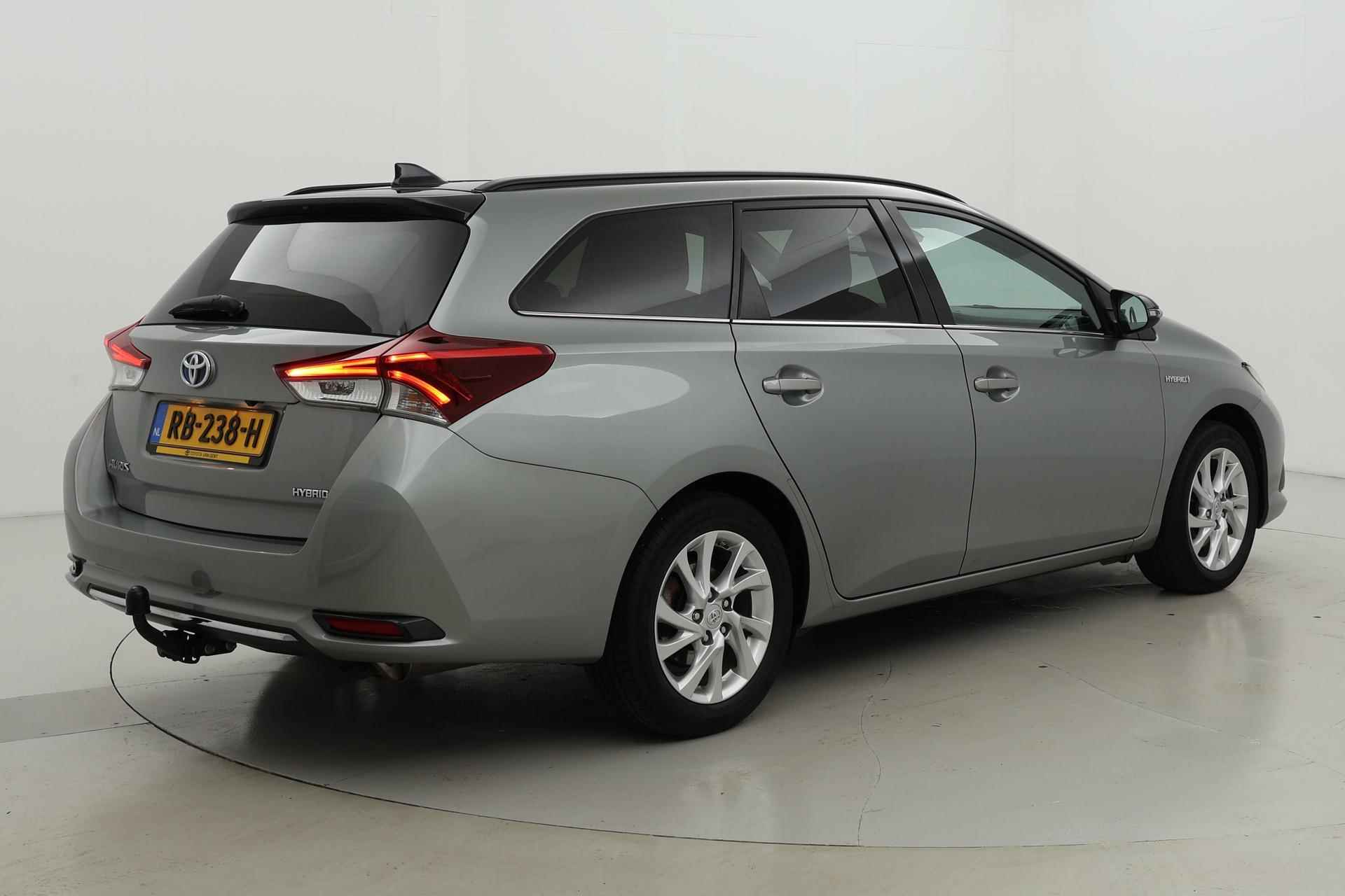 Toyota Auris Touring Sports 1.8 Hybrid Black Edition | Trekhaak | Navigatie - 4/38