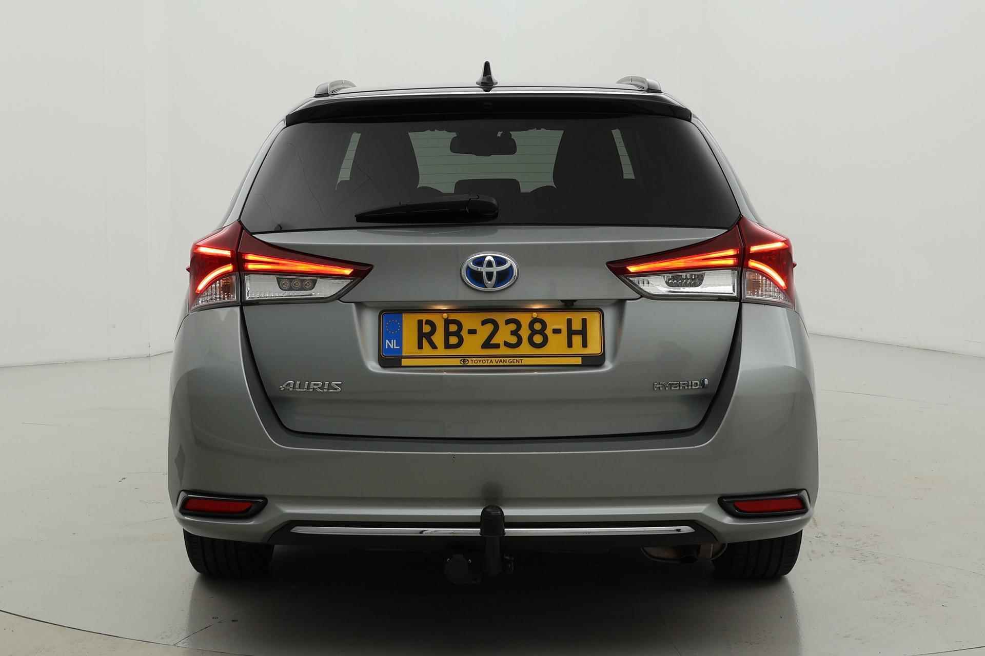 Toyota Auris Touring Sports 1.8 Hybrid Black Edition | Trekhaak | Navigatie - 16/38