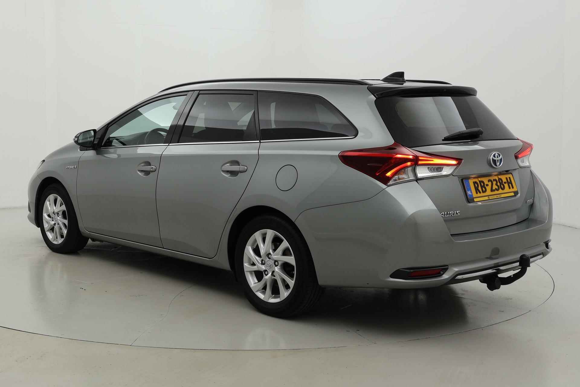 Toyota Auris Touring Sports 1.8 Hybrid Black Edition | Trekhaak | Navigatie - 32/38