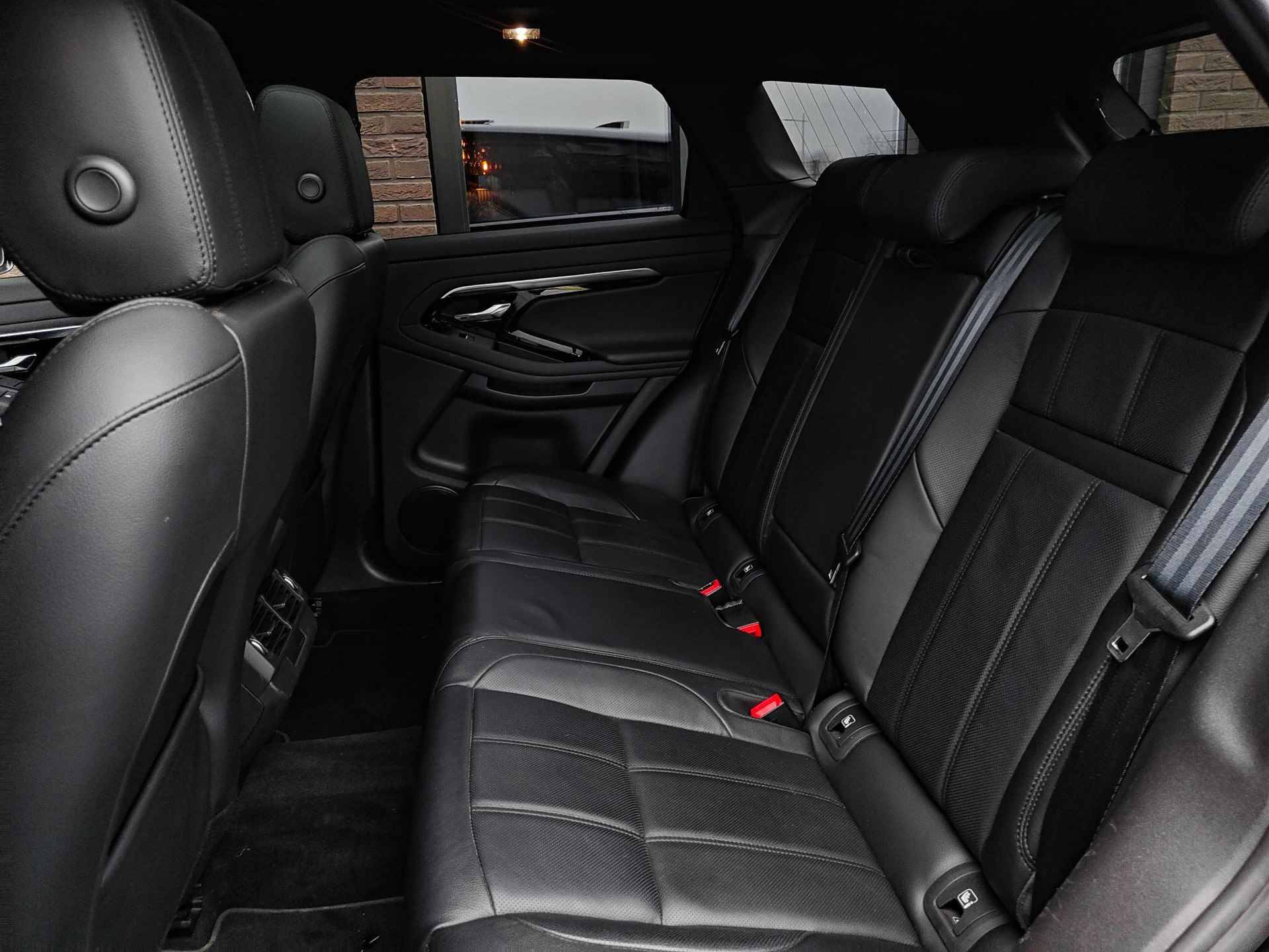 Land Rover Range Rover Evoque 1.5 P300e AWD S | PANO | 20" | All-Black | Trekhaak |  Leer | Elek. stoelen | - 29/39