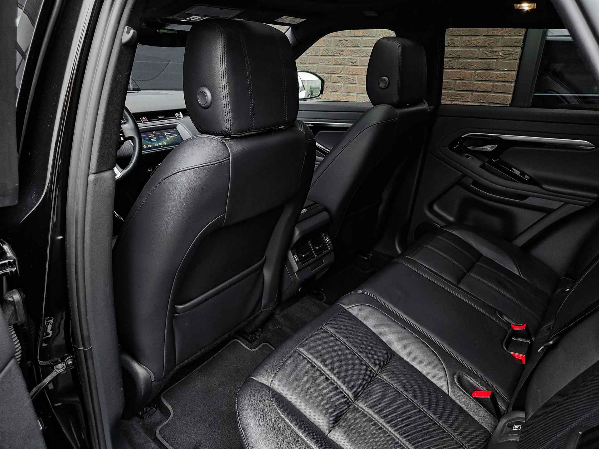 Land Rover Range Rover Evoque 1.5 P300e AWD S | PANO | 20" | All-Black | Trekhaak |  Leer | Elek. stoelen | - 30/39