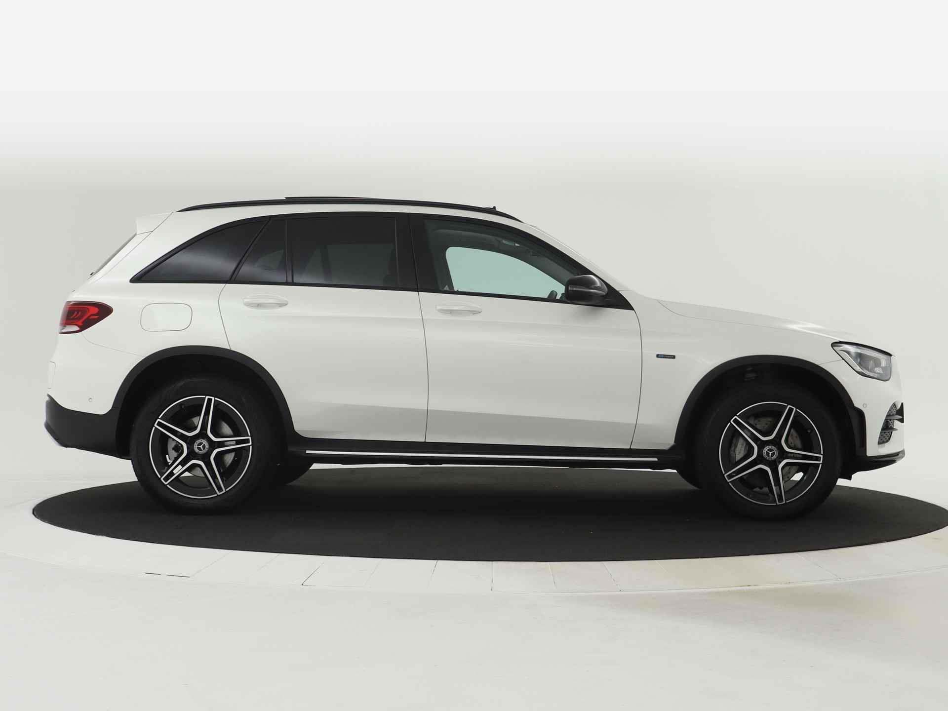 Mercedes-Benz GLC 300 e 4MATIC Premium Plus | Trekhaak | Inclusief 24 maanden MB Certified garantie voor Europa. - 16/46