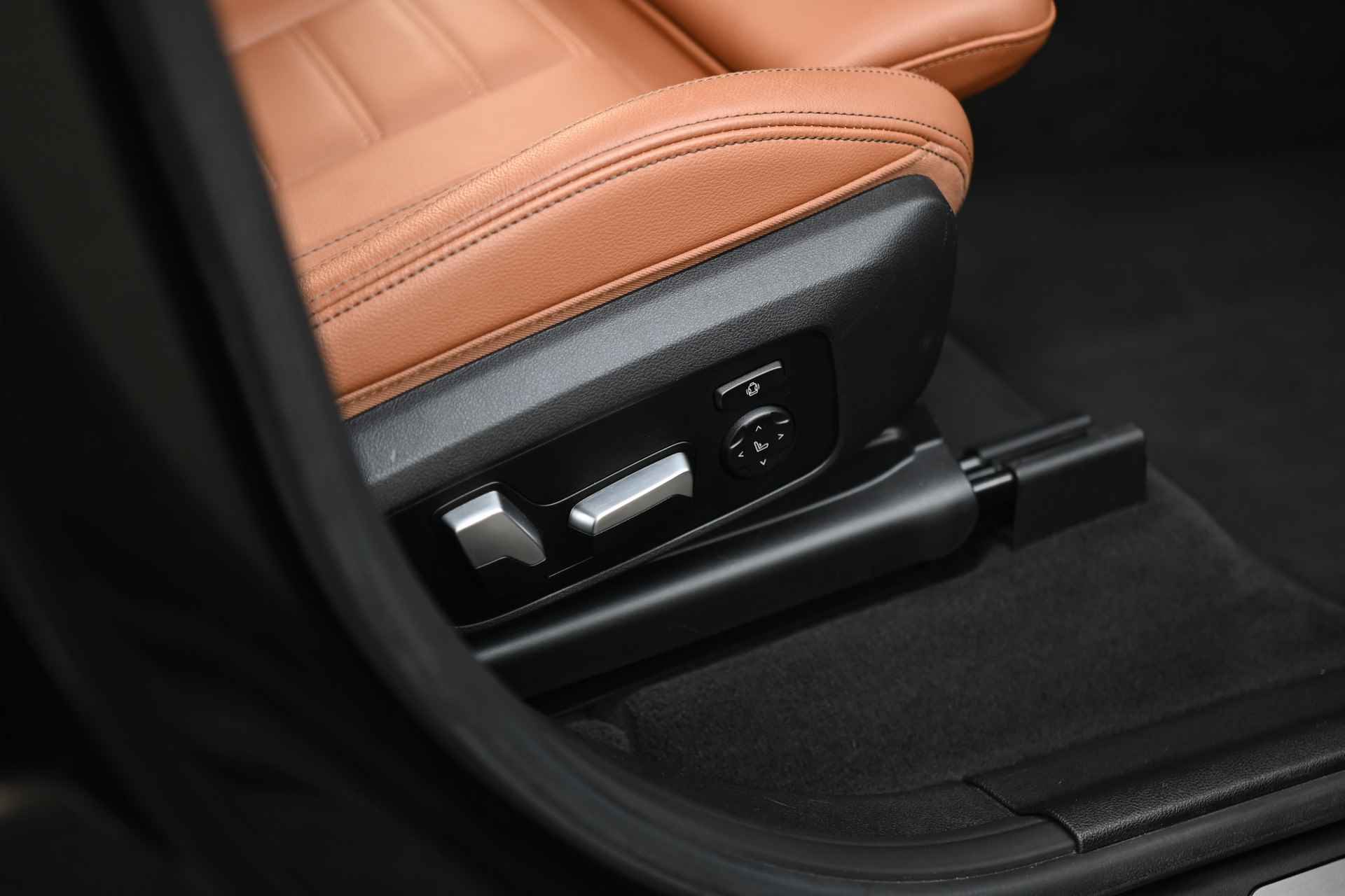 BMW iX3 High Executive / Sportstoelen / Adaptieve LED / Parking Assistant Plus / Comfort Access / Head-Up / Driving Assistant Professional - 34/34