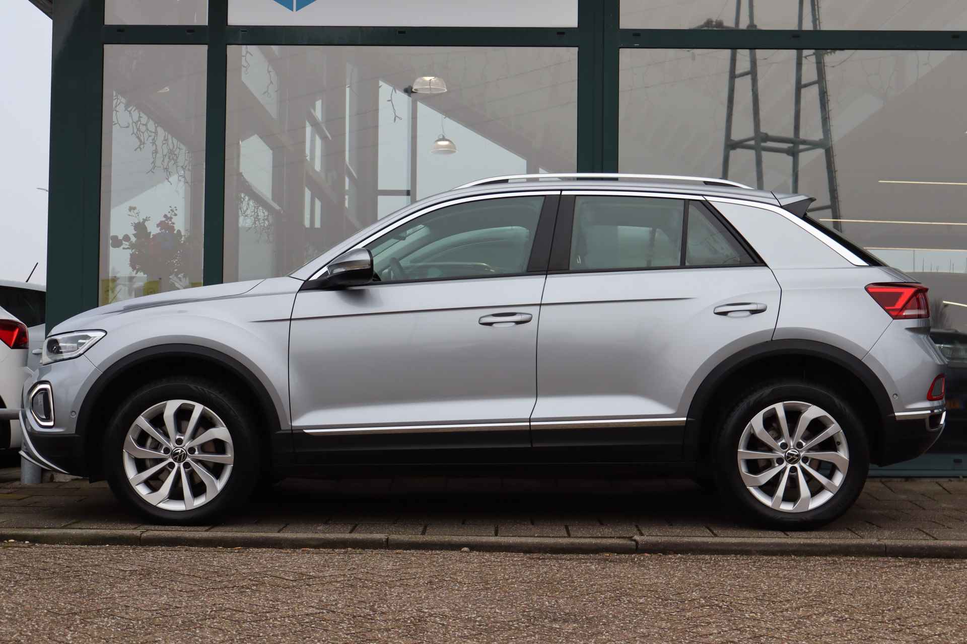 Volkswagen T-Roc 1.5 TSI Style | Cruise Control | Parkeersensoren | Trekhaak | - 2/26