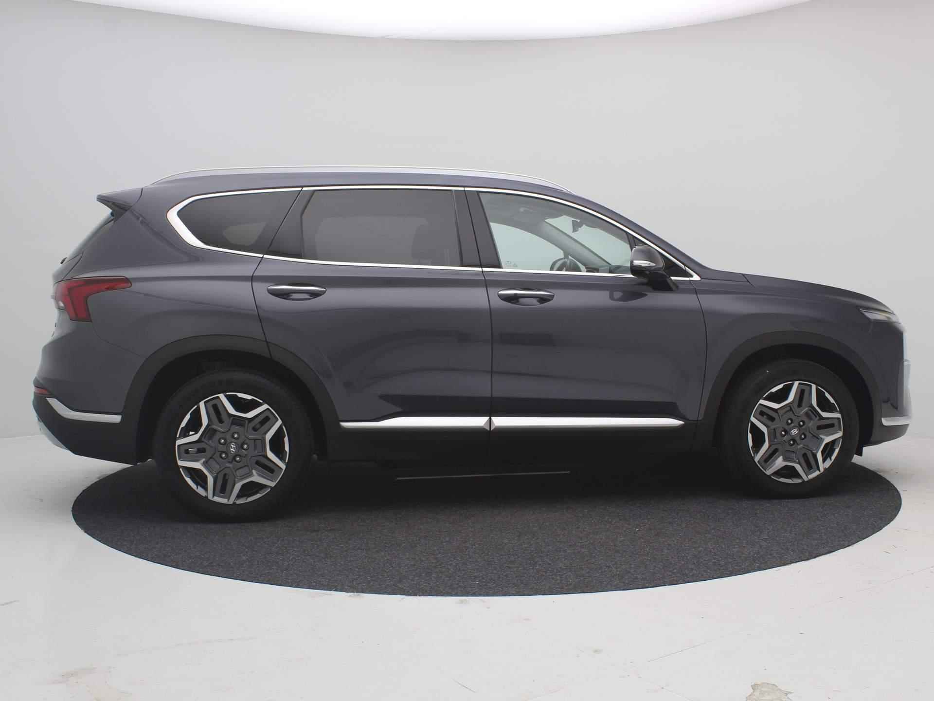 Hyundai Santa Fe 1.6 T-GDI HEV 230PK Premium Sky 7-Persoons 7p / Trekhaak 1650kg Trekgewicht / Fabrieksgarantie tot 4-2-2026  / Glazen schuif- en kanteldak  / Head Up Display HUD  / Lederen bekleding  / Adaptief cruise control  / - 11/72