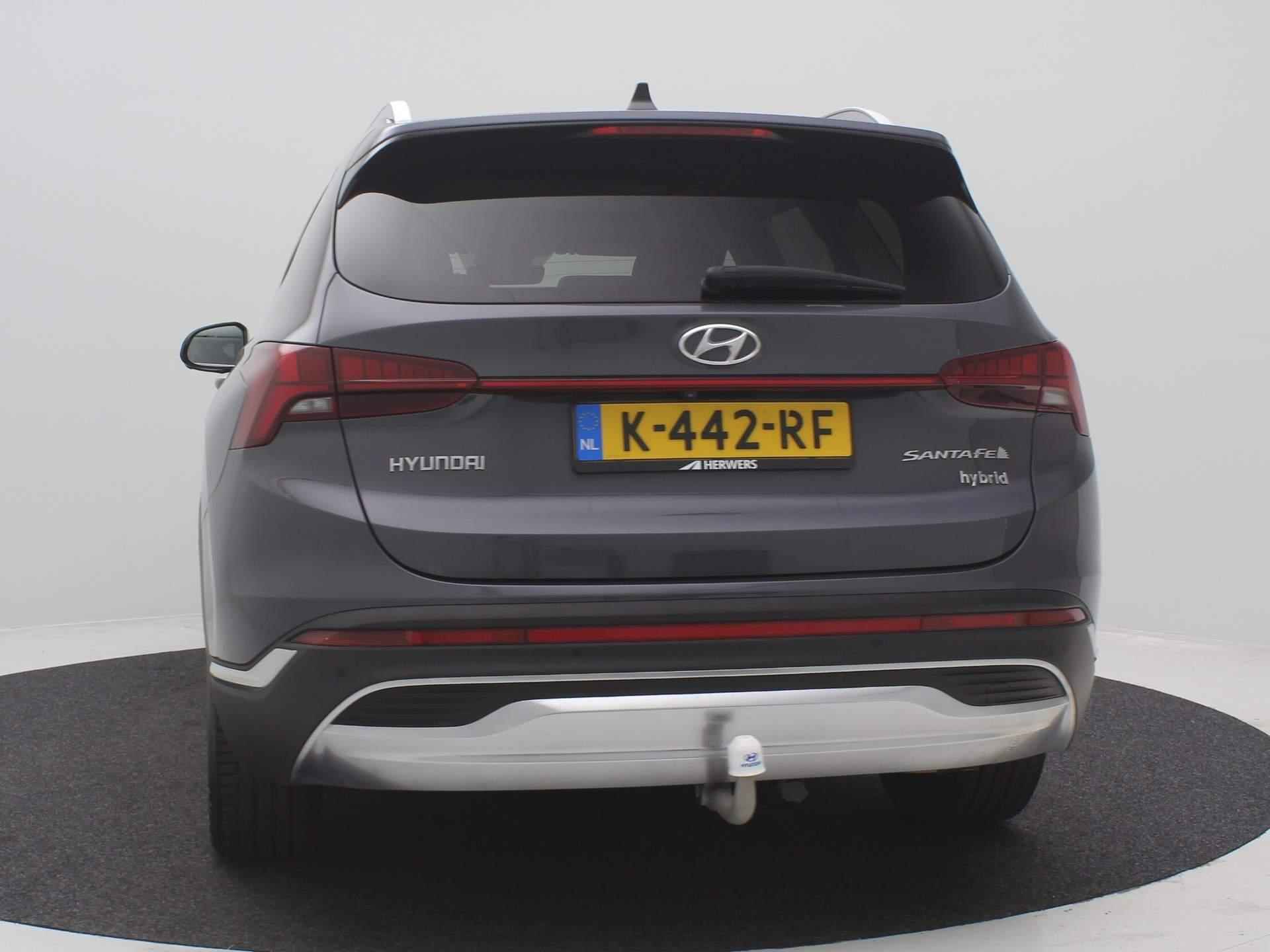 Hyundai Santa Fe 1.6 T-GDI HEV 230PK Premium Sky 7-Persoons 7p / Trekhaak 1650kg Trekgewicht / Fabrieksgarantie tot 4-2-2026  / Glazen schuif- en kanteldak  / Head Up Display HUD  / Lederen bekleding  / Adaptief cruise control  / - 20/72