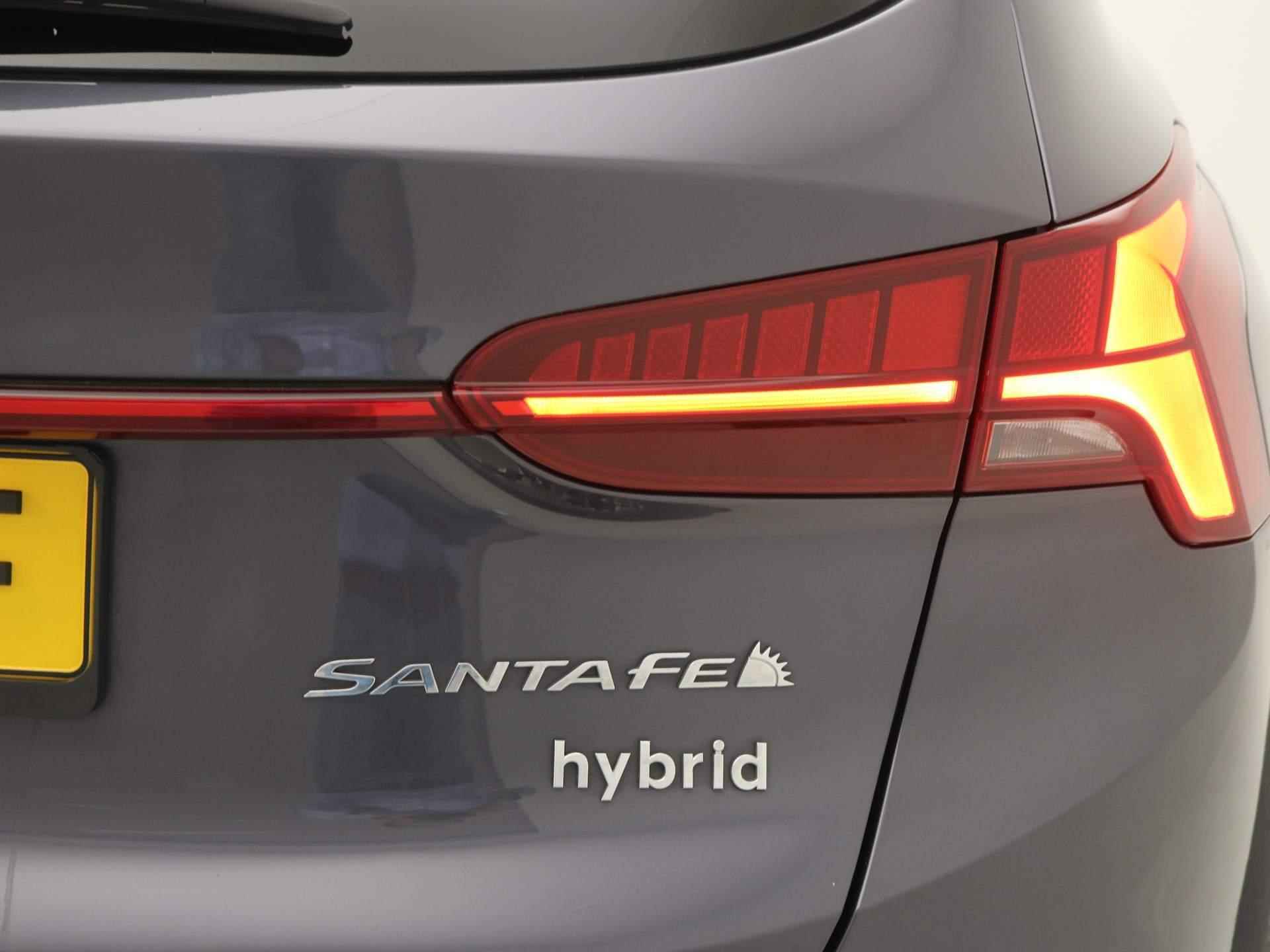 Hyundai Santa Fe 1.6 T-GDI HEV 230PK Premium Sky 7-Persoons 7p / Trekhaak 1650kg Trekgewicht / Fabrieksgarantie tot 4-2-2026  / Glazen schuif- en kanteldak  / Head Up Display HUD  / Lederen bekleding  / Adaptief cruise control  / - 69/72