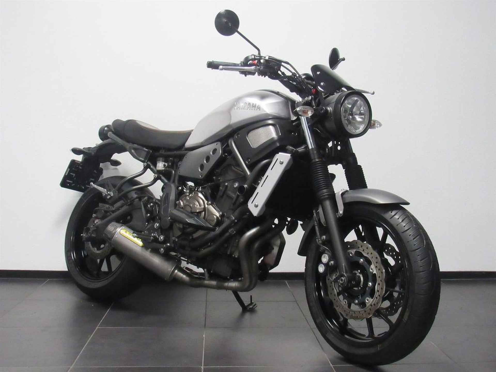 Yamaha XSR 700 ABS - 2/8