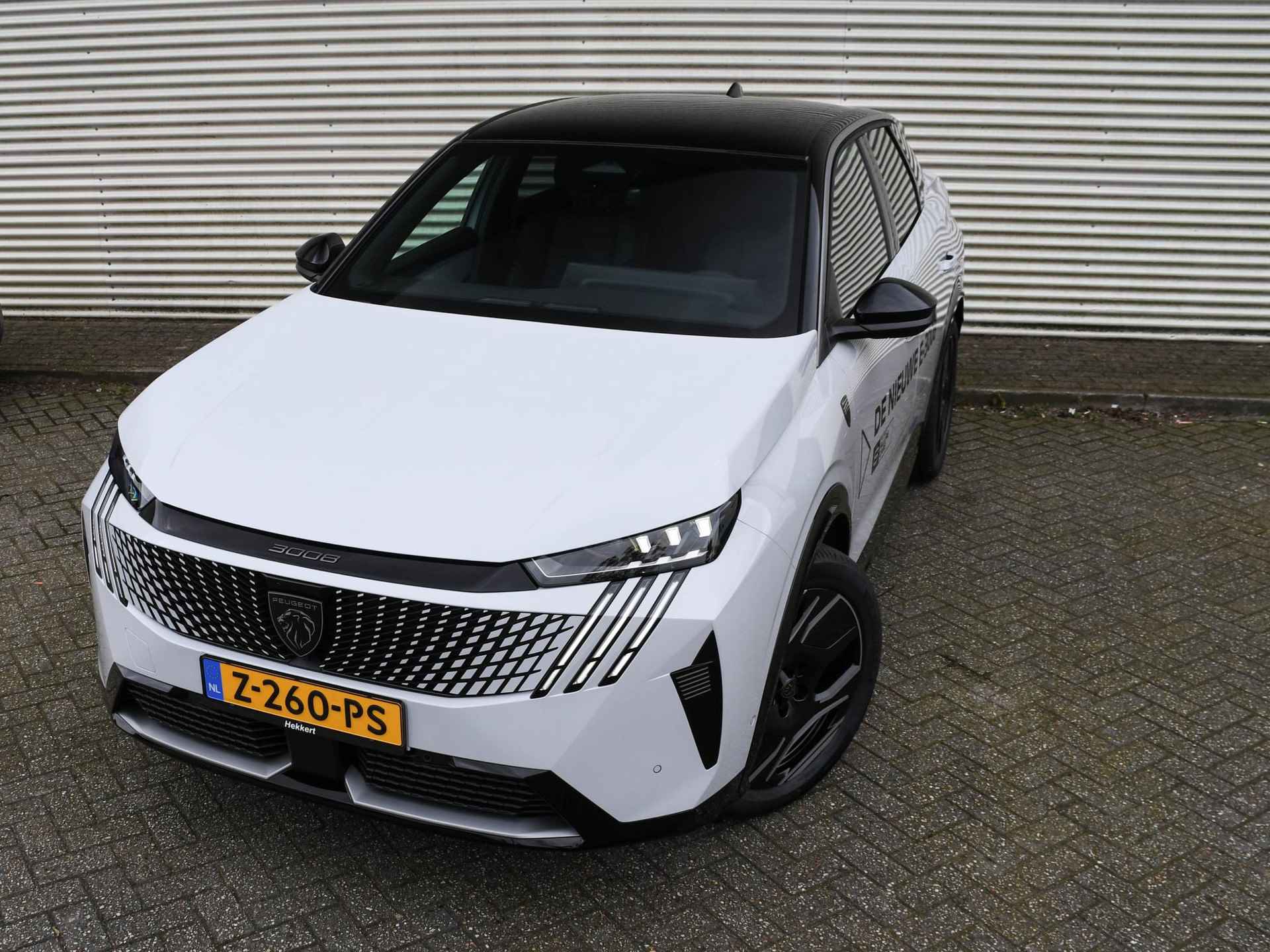 Peugeot e-3008 GT 73kWh 210pk Automaat MASSAGE | ADAP. CRUISE | STOELVENTILATIE | LEDER | DODE HOEK | 20''LM | DAB | STOELVERWARMING VOOR + ACHTER - 42/45