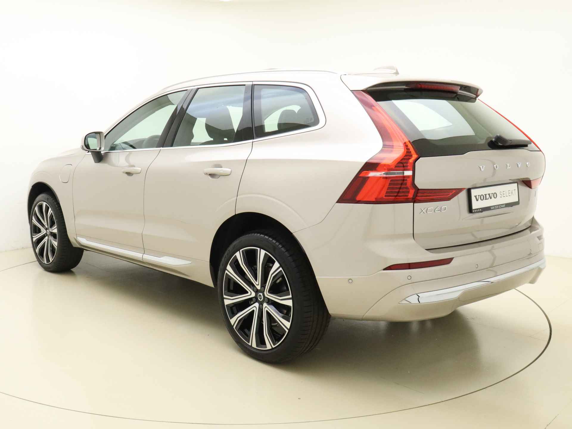 Volvo XC60 T6 350pk AWD Ultimate Bright / NIEUW / DIRECT LEVERBAAR / Luchtvering / Dubbel glas / Massage / 360 Camera / Ventilatie / 21'' / - 6/49