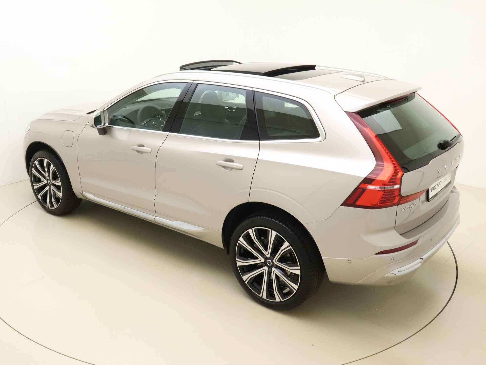 Volvo XC60 T6 350pk AWD Ultimate Bright / NIEUW / DIRECT LEVERBAAR / Luchtvering / Dubbel glas / Massage / 360 Camera / Ventilatie / 21'' / - 10/49