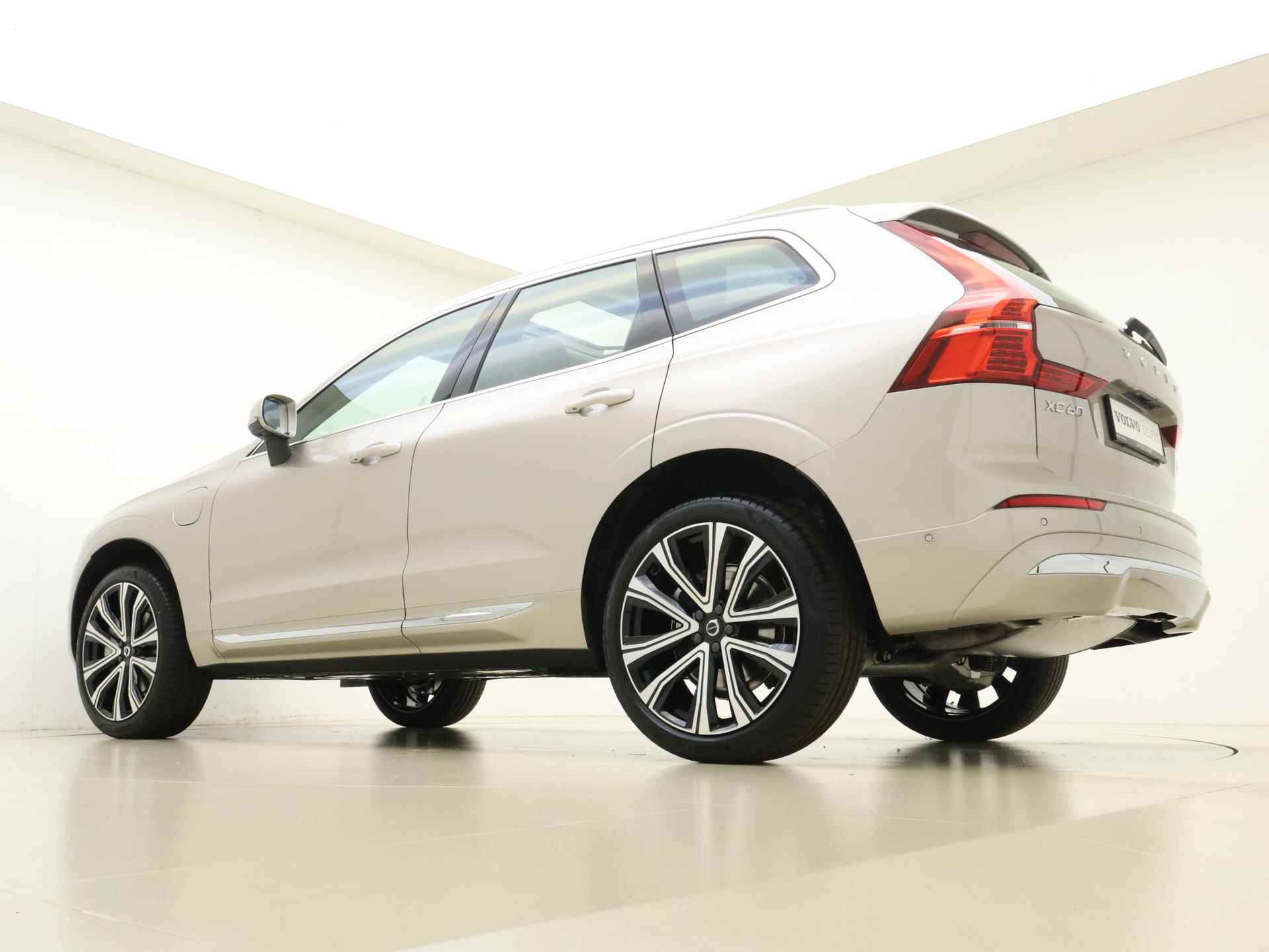 Volvo XC60 T6 350pk AWD Ultimate Bright / NIEUW / DIRECT LEVERBAAR / Luchtvering / Dubbel glas / Massage / 360 Camera / Ventilatie / 21'' / - 12/49