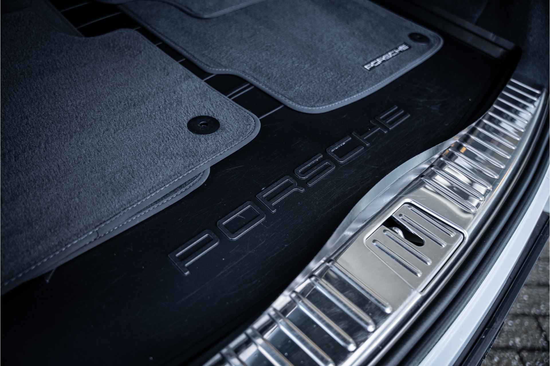 Porsche Cayenne Coupé 3.0 E-Hybrid - BOSE - Panodak - Sport Design - Luchtvering - Trekhaak - 29/90