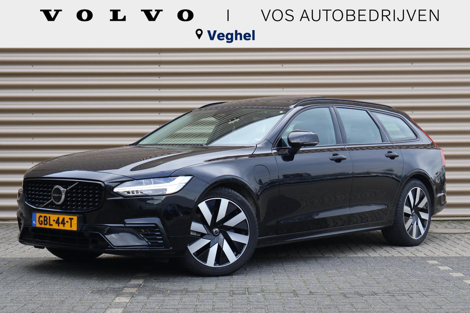 Volvo V90 2.0 T6 Plug-in hybrid AWD Ultra Dark | Gelaagd glas | Head-Up Display | Harman Kardon