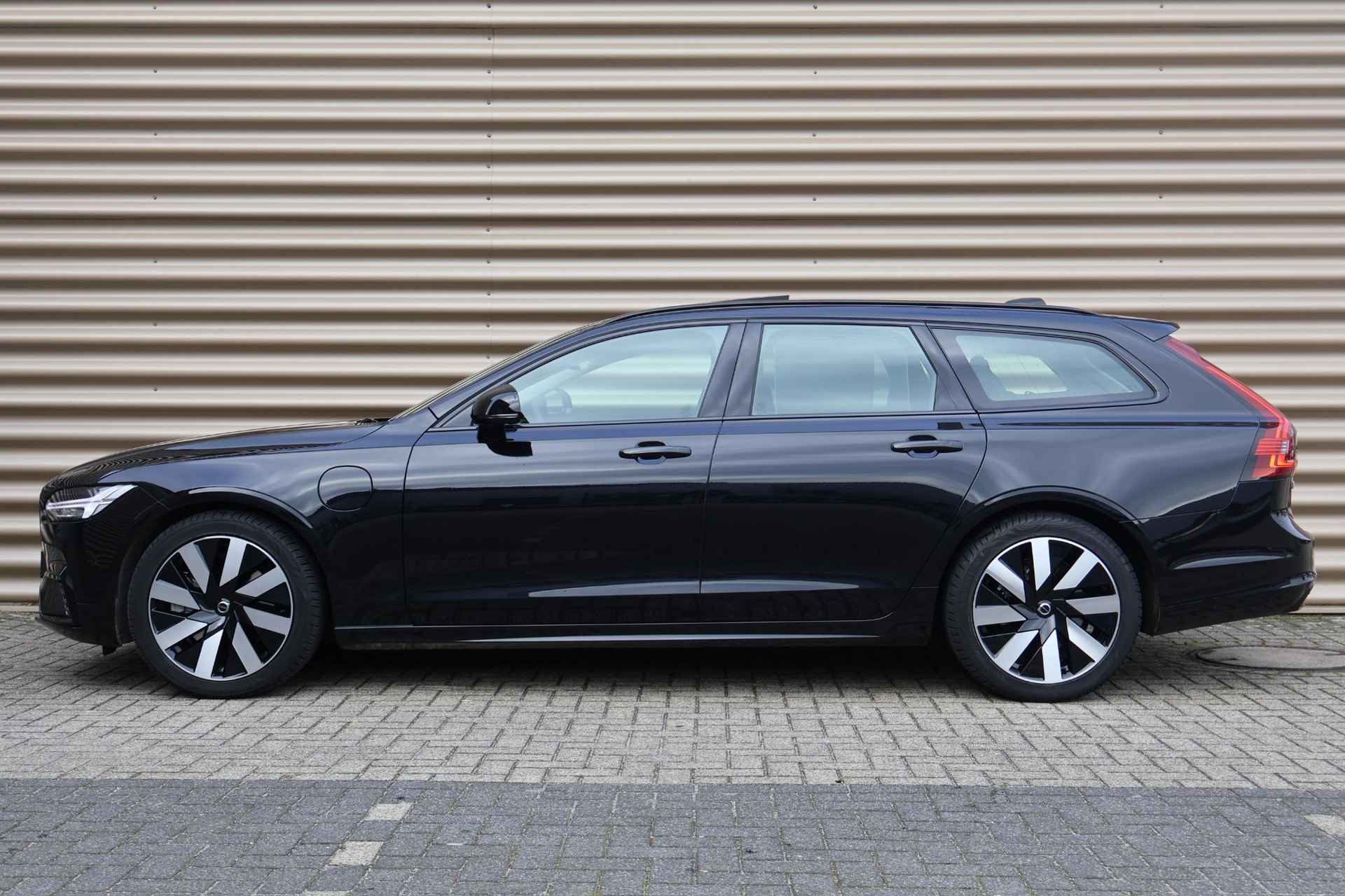 Volvo V90 2.0 T6 Plug-in hybrid AWD Ultra Dark | Gelaagd glas | Head-Up Display | Harman Kardon - 13/57