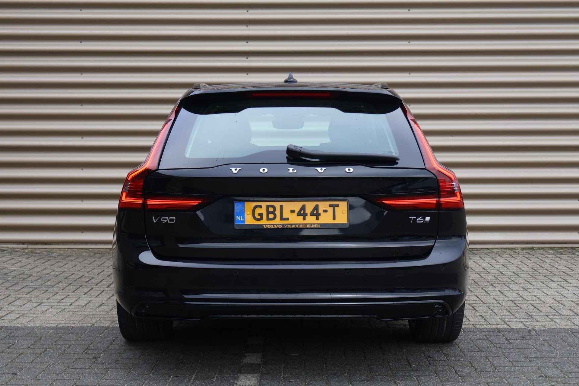 Volvo V90 2.0 T6 Plug-in hybrid AWD Ultra Dark | Gelaagd glas | Head-Up Display | Harman Kardon - 16/57