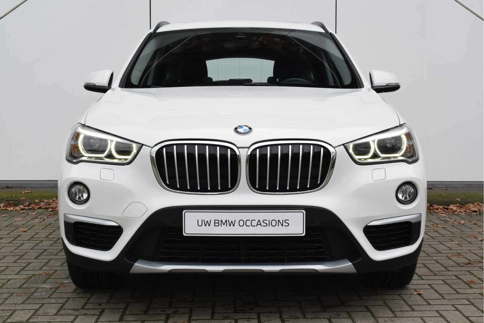 BMW X1 xDrive20i xLine Automaat / Panoramadak / LED / Park Assistant / Stoelverwarming / Cruise Control - 7/25