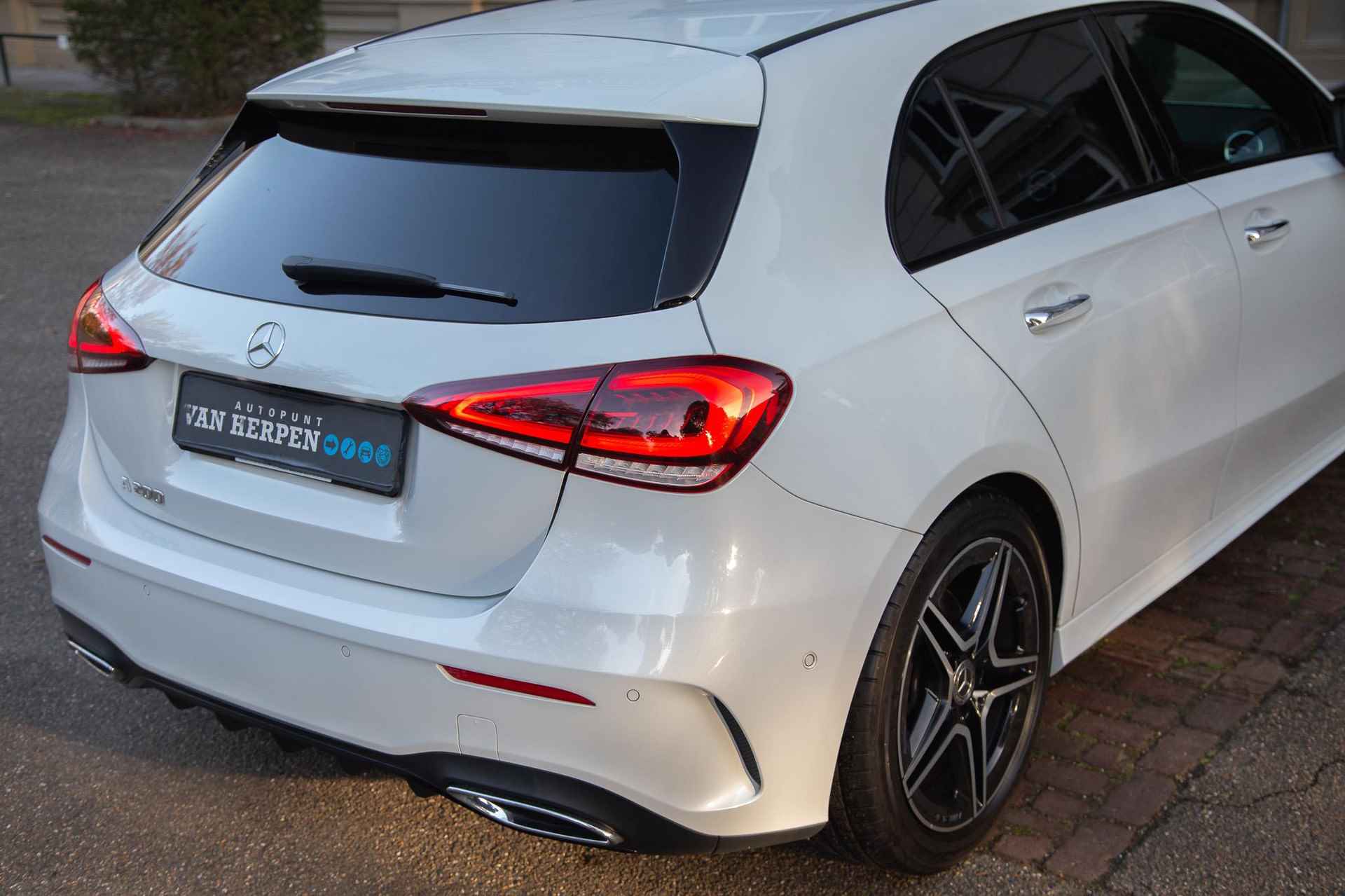 Mercedes-Benz A-klasse 200 AMG Pano | Burmester | Ambient | Carplay | Memory - 14/57