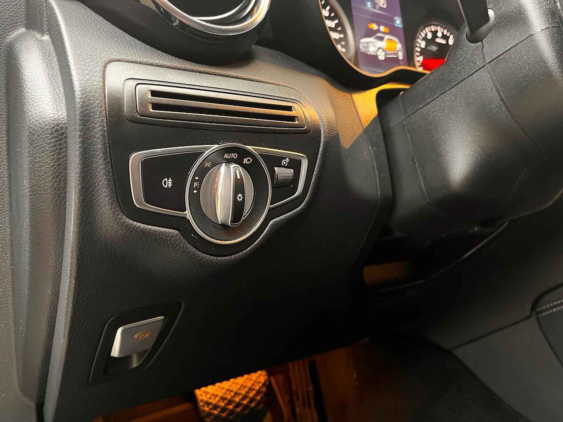 Mercedes-Benz GLC 200 Business Solution Limited Leer/Automaat/Ecc/Navigatie/AMG optiek - 11/37