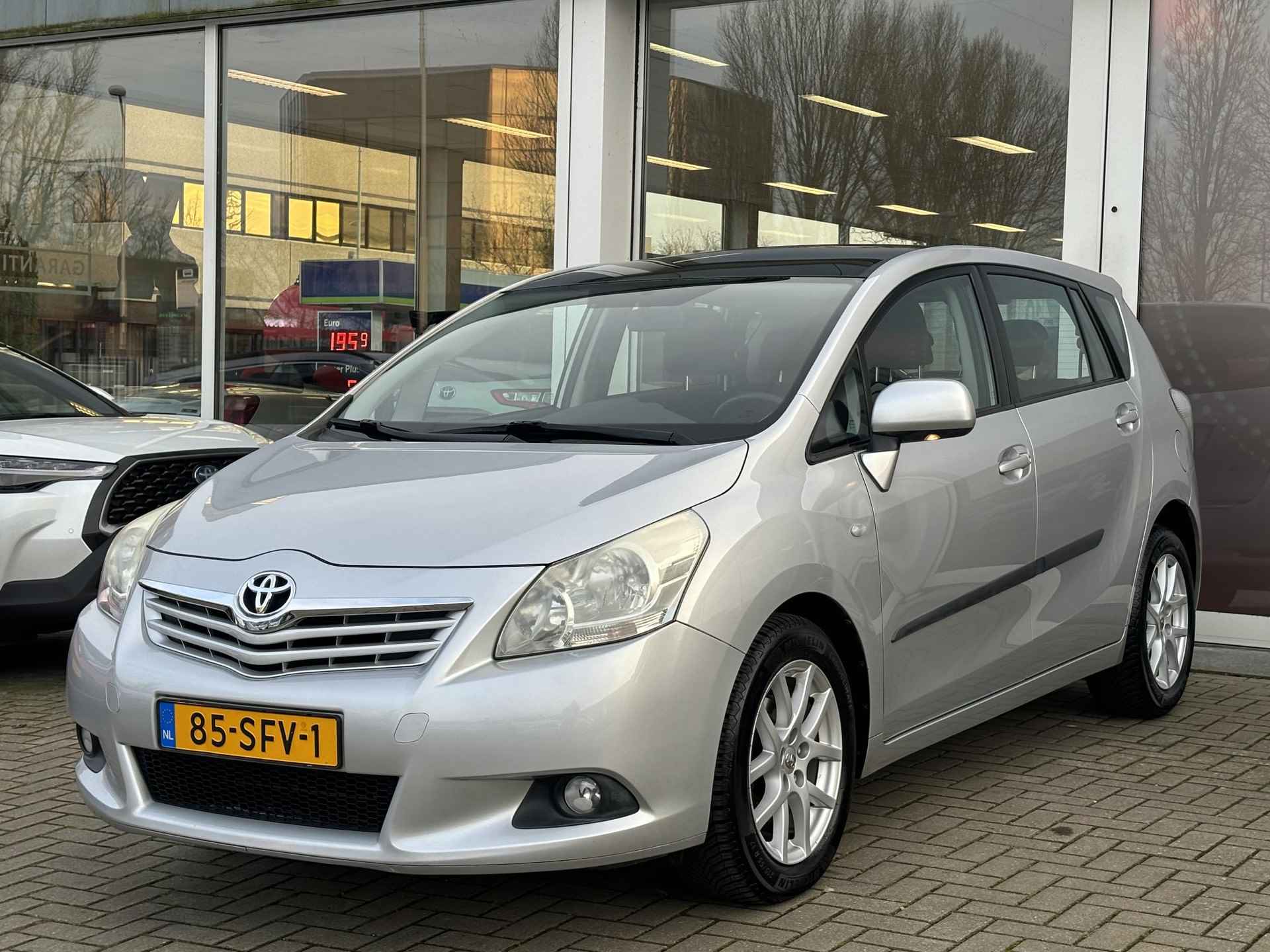 Toyota Verso 1.8 VVT-i Business | Panoramadak | Navigatie | 100% dealer onderhouden | 1e eigenaar | Cruise Control | Camera - 7/34