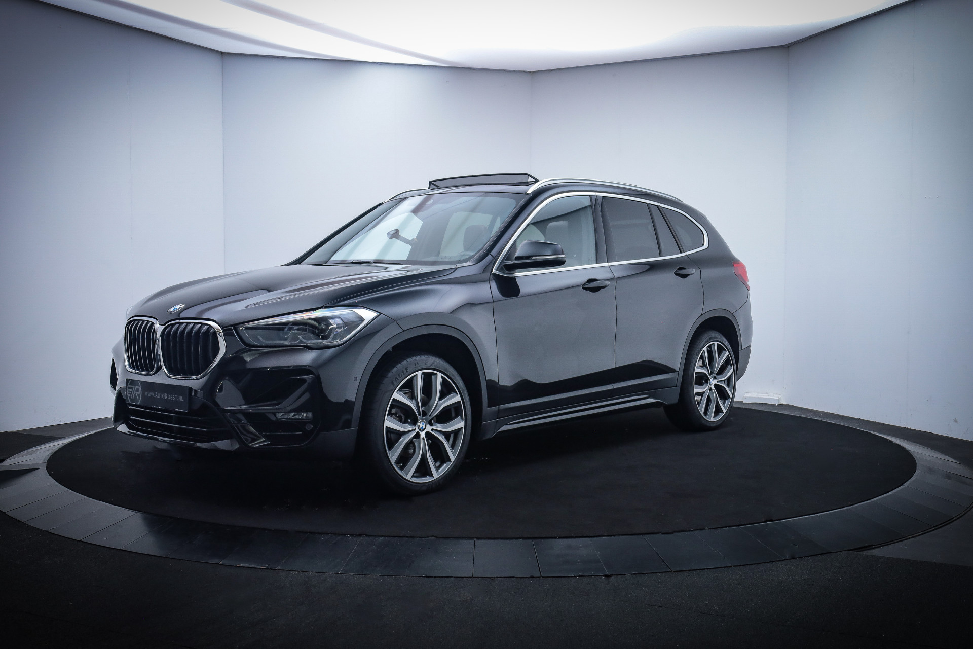 BMW X1 18iA INNOVATION SPORT PANO/DAKOTA LEDER/FULL LED/CAMERA/AMBIENT LIGHT/CLIMA/CRUISE/ELEK KLEP/LMV 19''