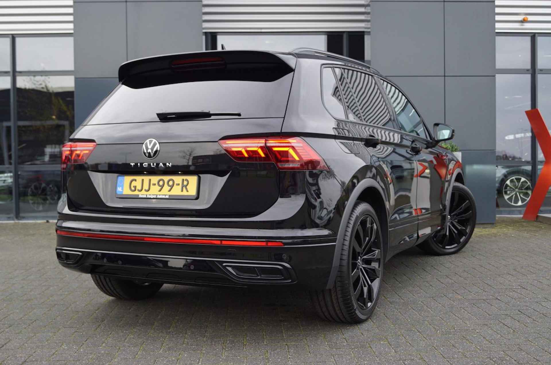 VOLKSWAGEN Tiguan 1.5 TSI DSG R-Line Blackstyle/ Panodak /IQ LED/ Trekhaak/Camera - 9/57