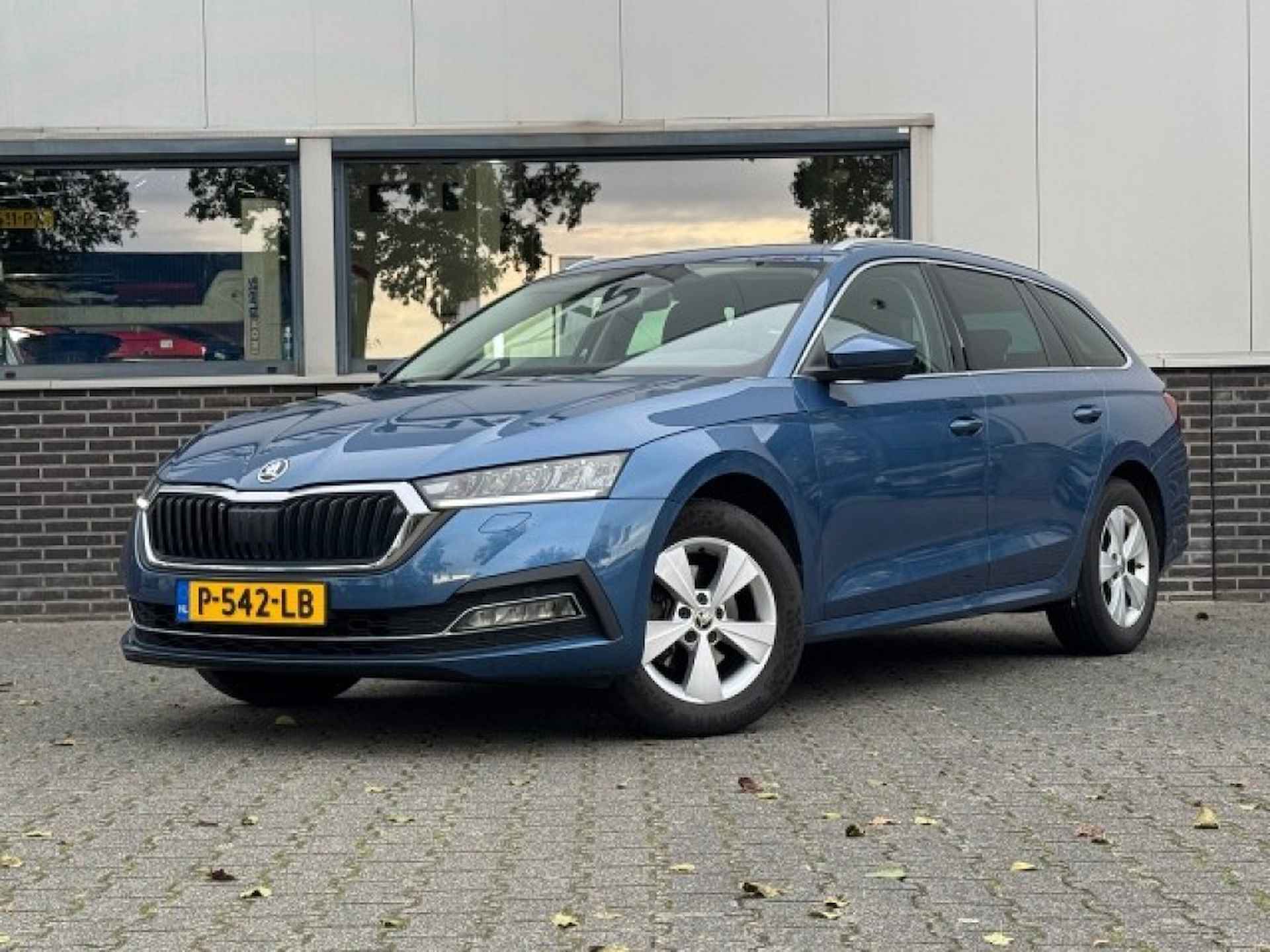 SKODA Octavia 2.0 TDI Greentech Style 150PK  - LED - Stoelverwarm. - Navigatie - 2/25