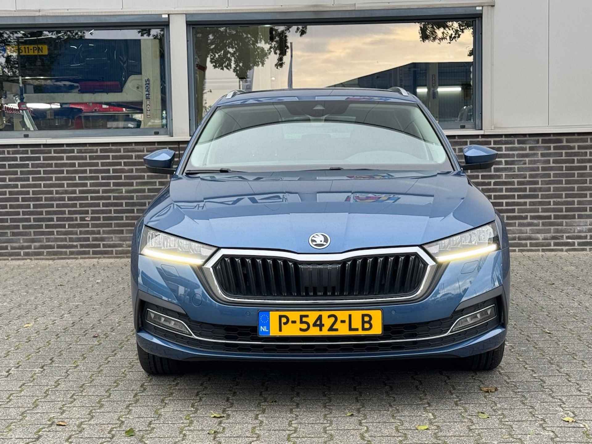 SKODA Octavia 2.0 TDI Greentech Style 150PK  - LED - Stoelverwarm. - Navigatie - 7/25