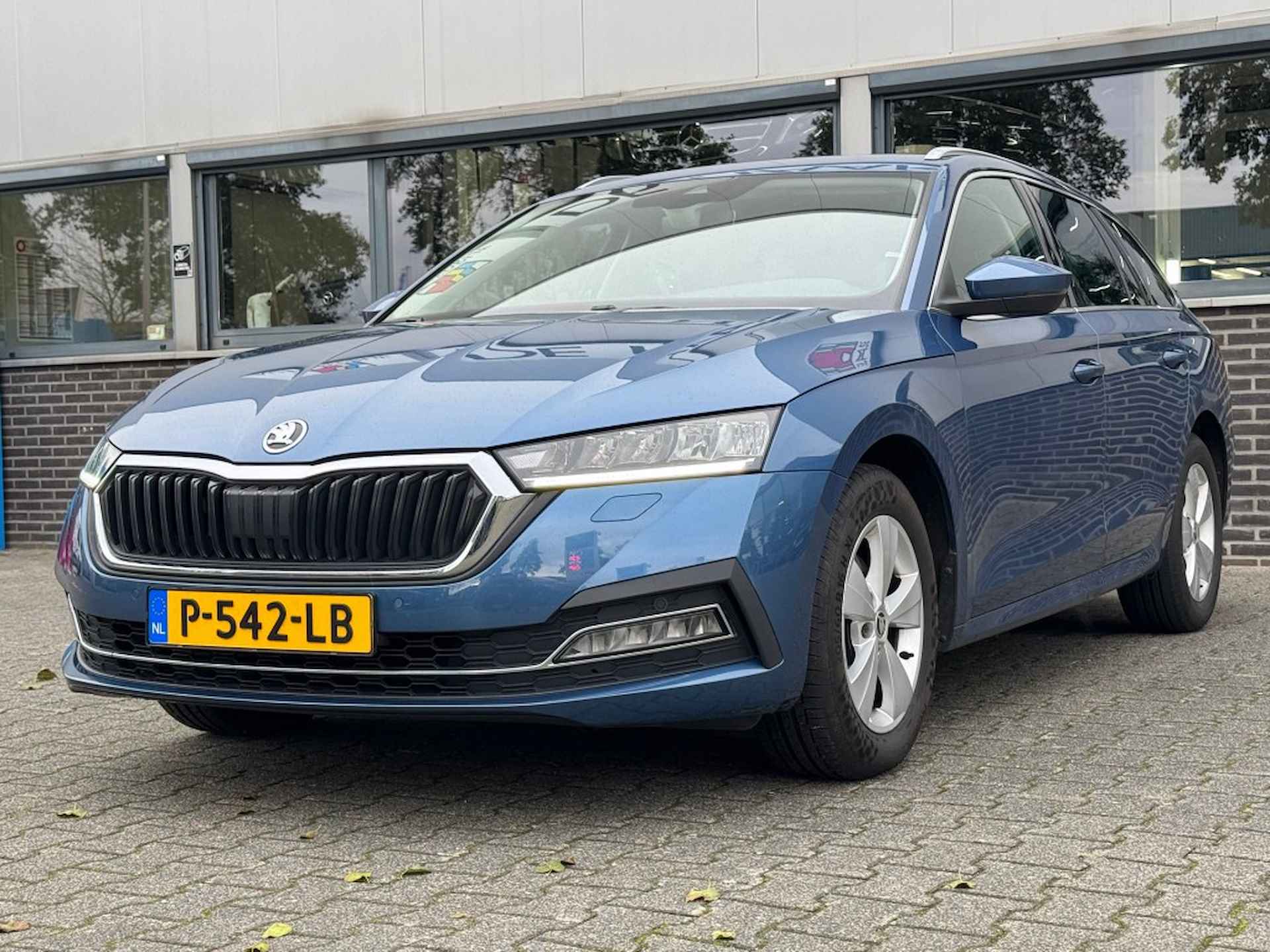 SKODA Octavia 2.0 TDI Greentech Style 150PK  - LED - Stoelverwarm. - Navigatie - 8/25