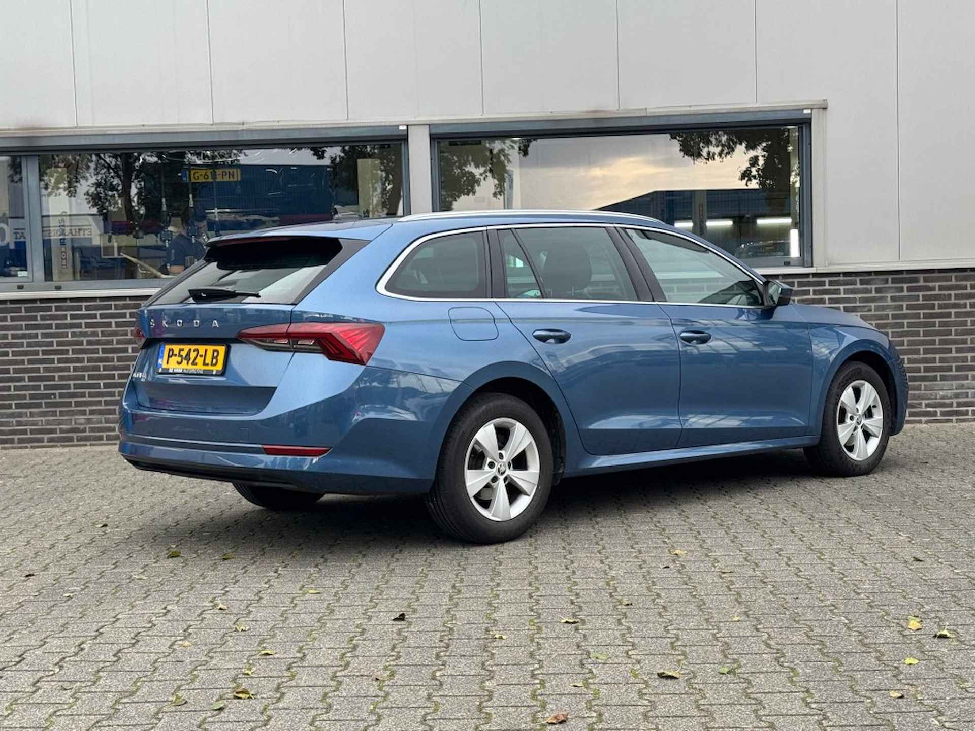 SKODA Octavia 2.0 TDI Greentech Style 150PK  - LED - Stoelverwarm. - Navigatie - 9/25