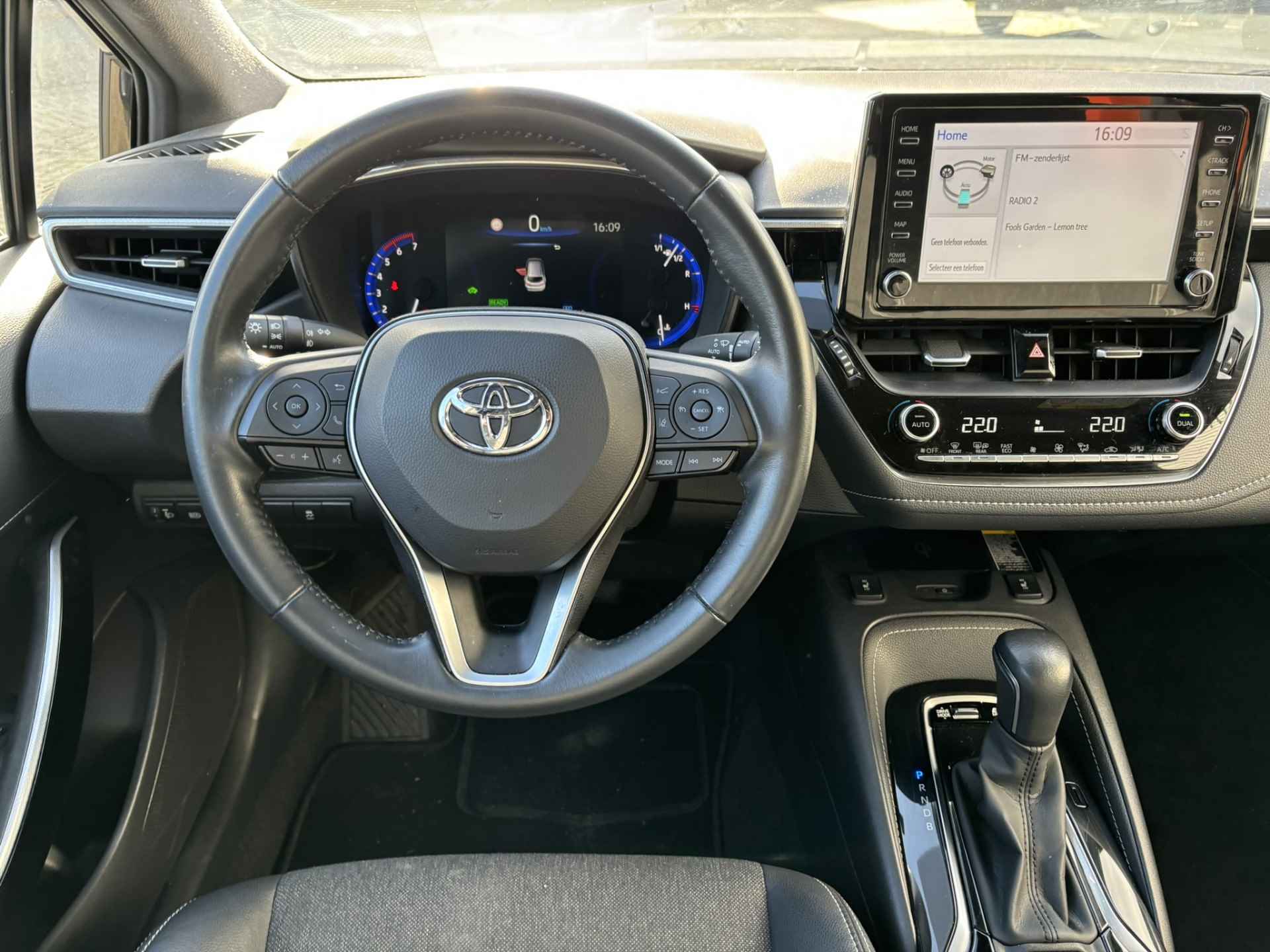 Toyota Corolla Touring Sports 1.8 Hybrid Dynamic / NL Auto / Apple Carplay / Afneembare Trekhaak / Cruise Control / - 12/28