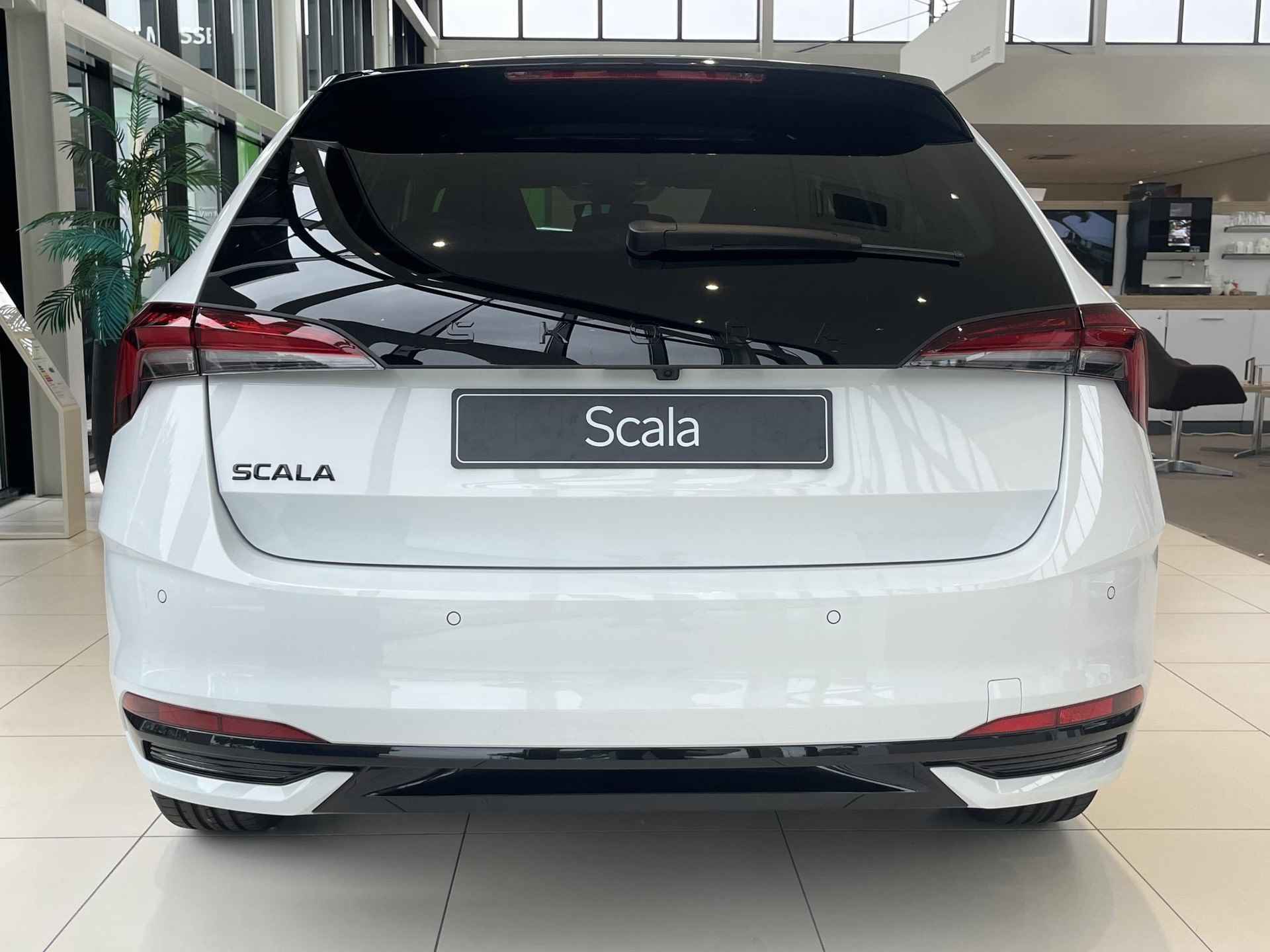 Skoda Scala 1.0 TSI Monte Carlo 115 PK | Matrix LED Koplampen | Apple Carplay/Android Auto | Climate Control | Achteruitrijcamera | Panorama dak | Keyless-Entry | Adaptive Cruise Control | Privacy Glass | Elektrische achterklep | Parkeersensoren | Virtual Cockpit | Lichtmetalen velgen | € 1.500,- inruilpremie! | Direct leverbaar! | - 3/8