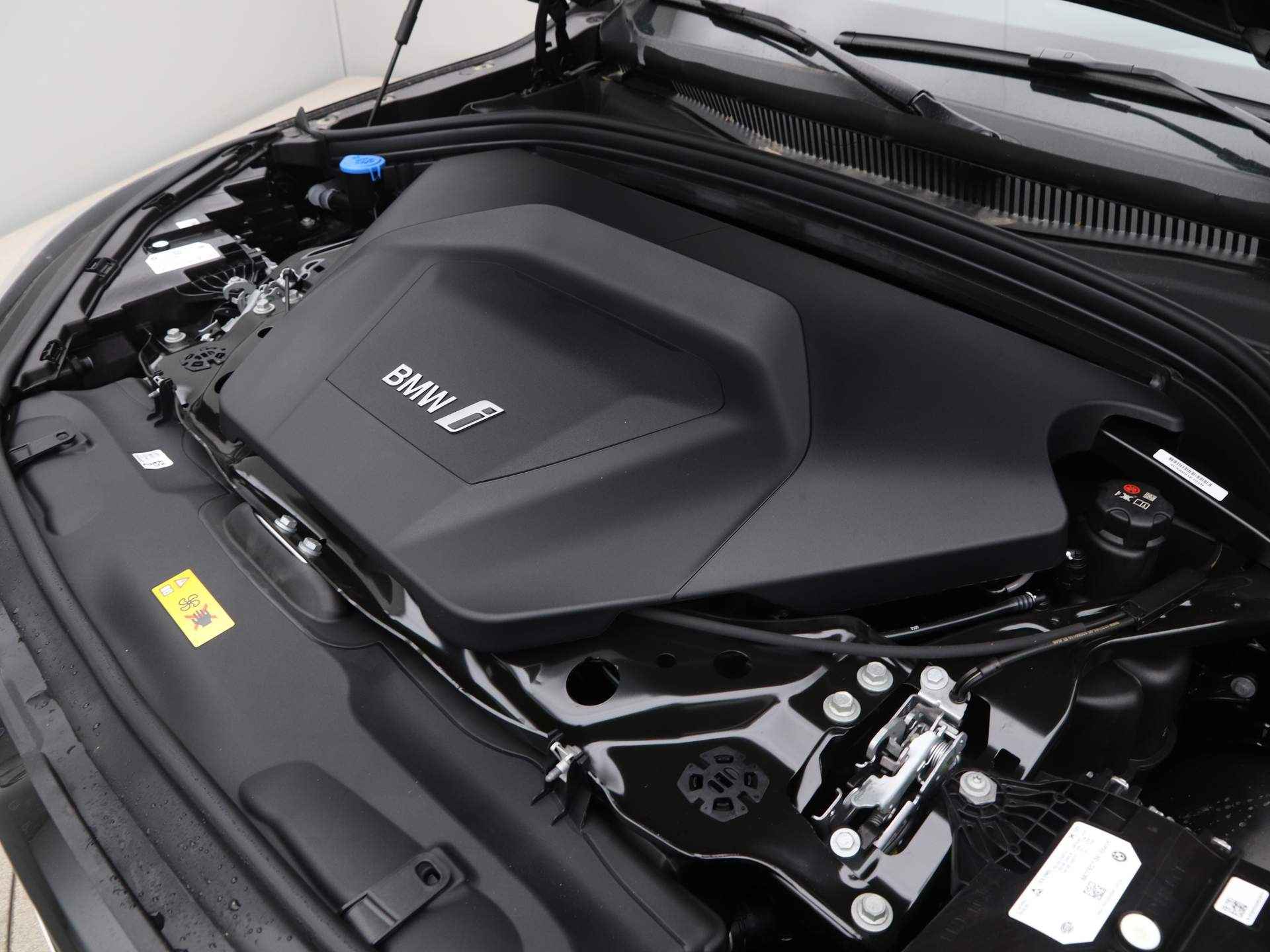 BMW iX2 eDrive20 65kWh M-Sport - 5/28