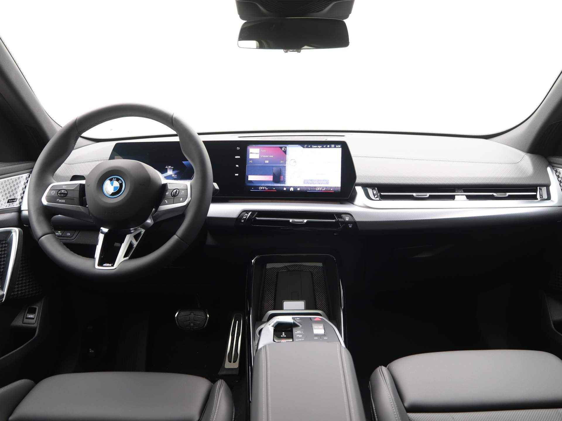 BMW iX2 eDrive20 65kWh M-Sport - 14/28