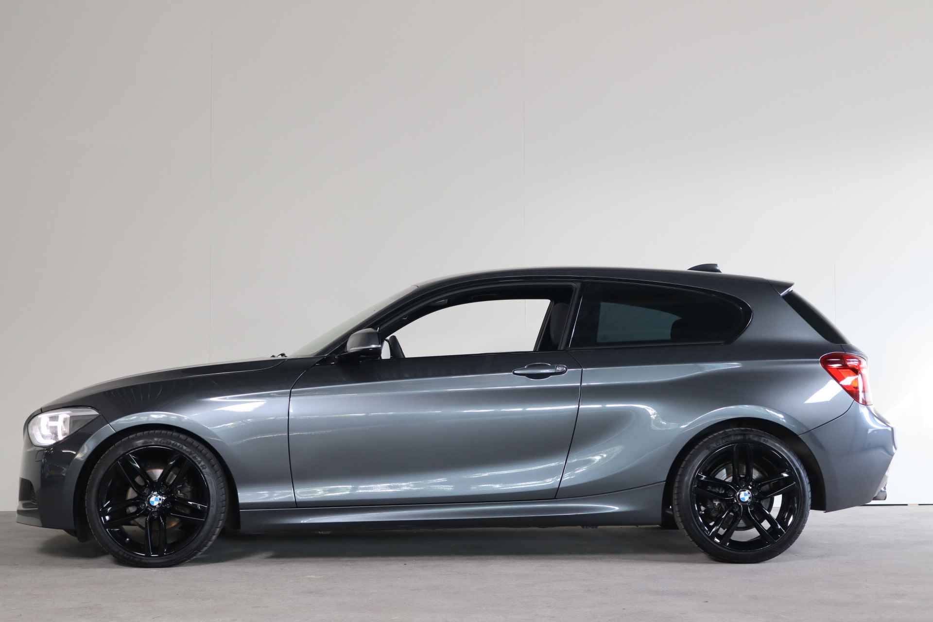 BMW 1-serie M-SPORT 116i Executive NL-Auto!! PDC I Navigatie I Climate --- A.S. ZONDAG GEOPEND VAN 11.00 T/M 15.30 --- - 4/33